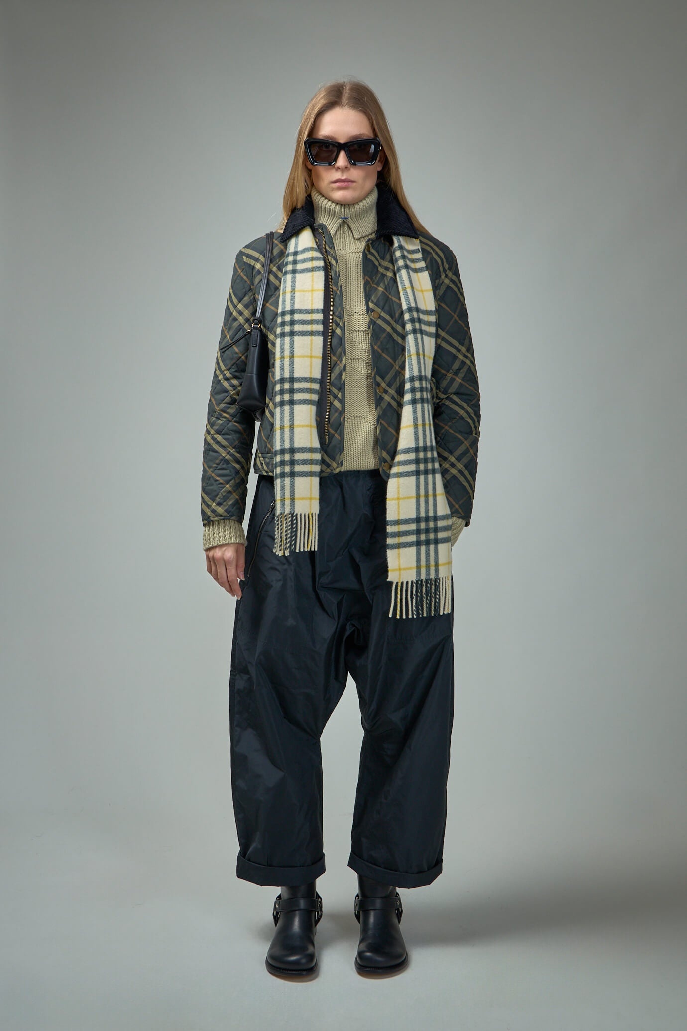 ジャケット Burberry Cropped Check Quilted Barn Jacket Burberry Cropped Check Quilted Barn Jacket | labelsfashion