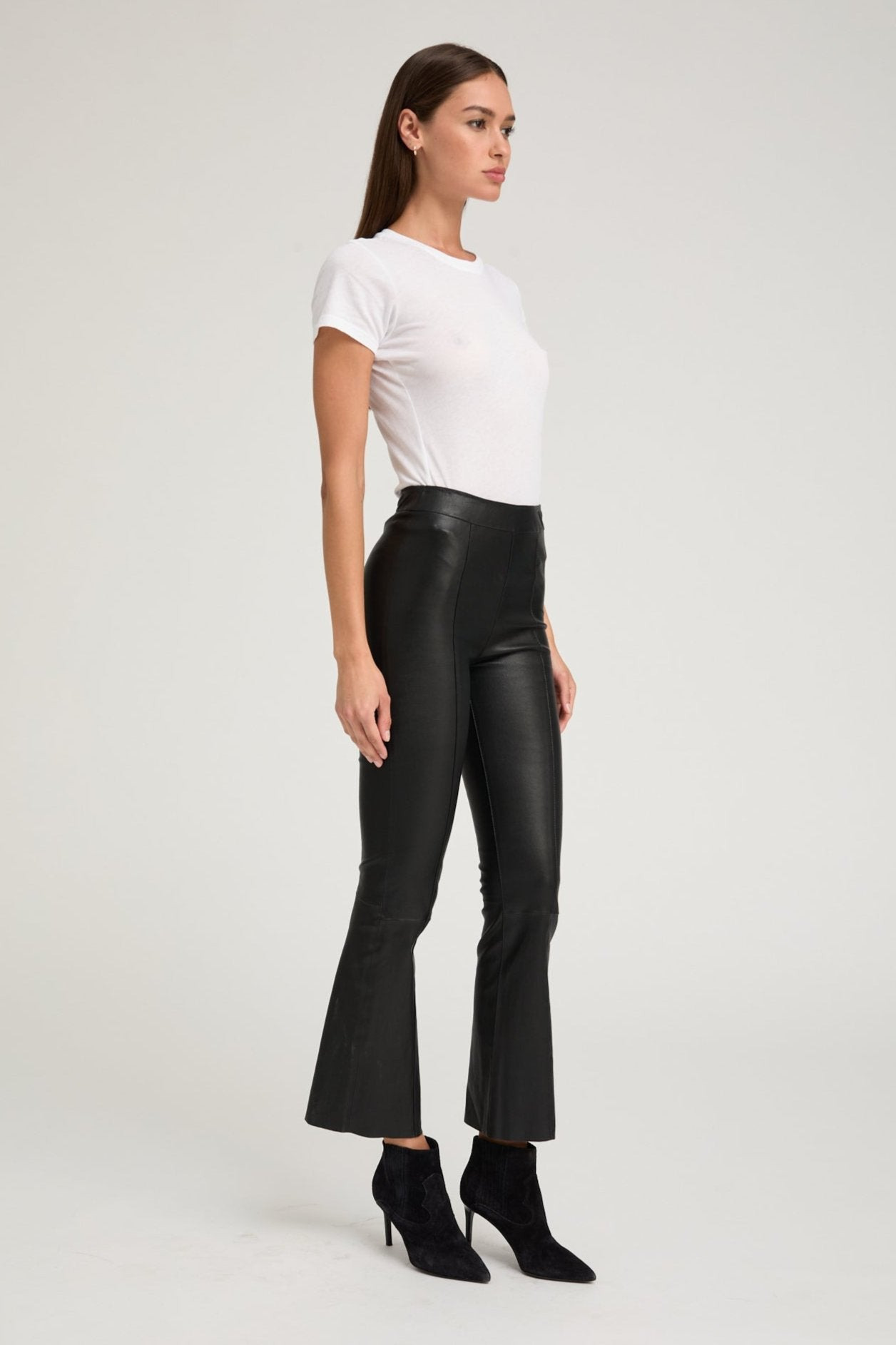 BLACK LEATHER ANKLE FLARE PANTS WITH PRINCESS SEAMS - 3