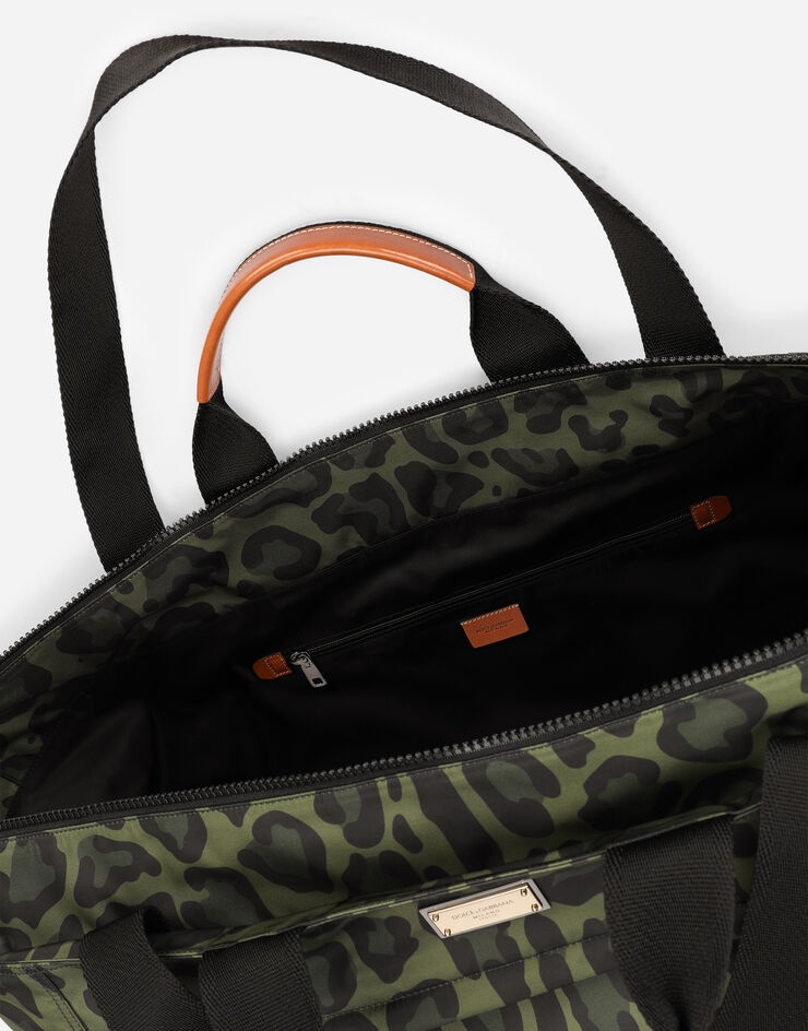 Nylon travel bag with leopard print against a green background and branded plate - 5