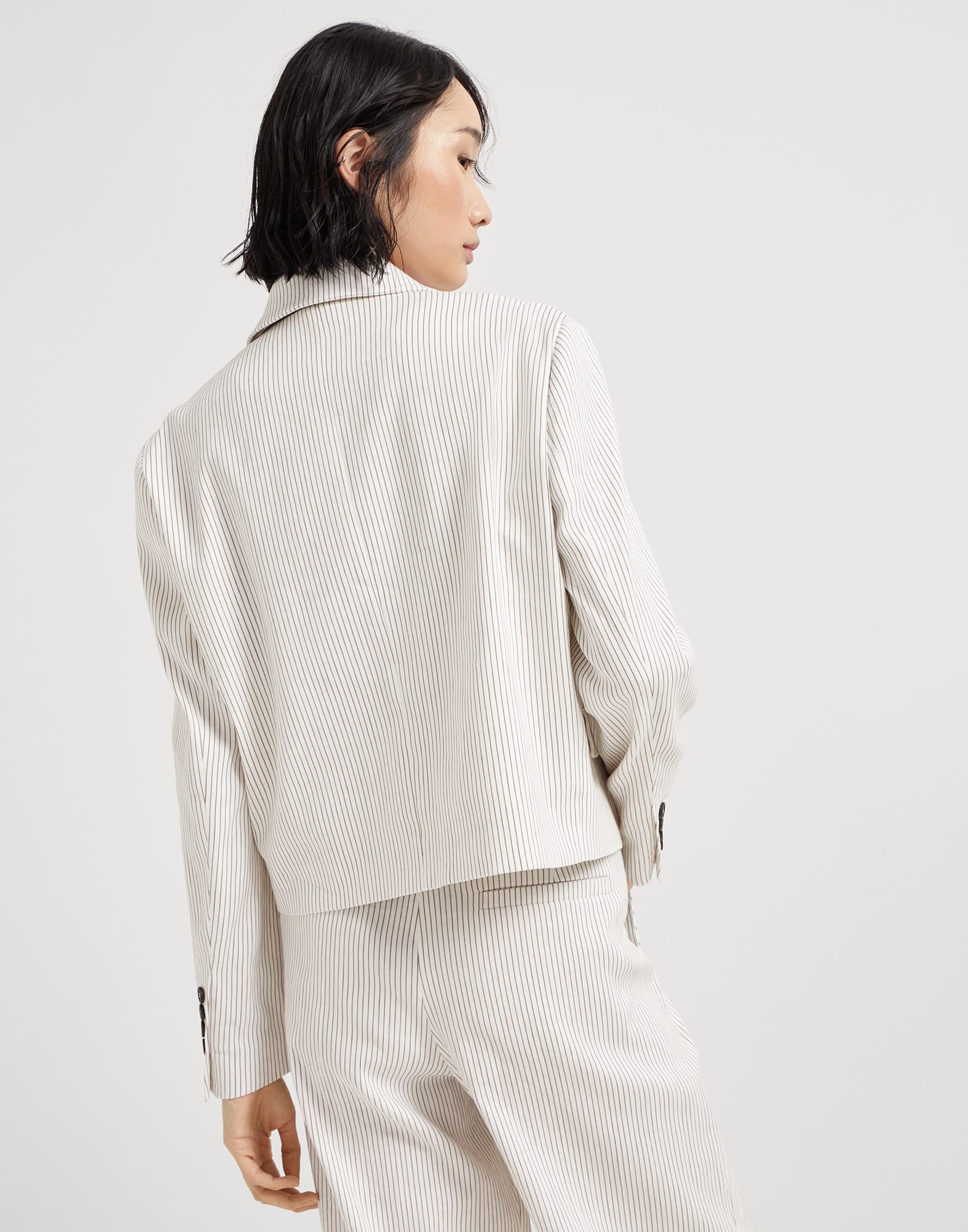 Comfort linen and cotton chalk stripe twill cropped blazer with monili - 2