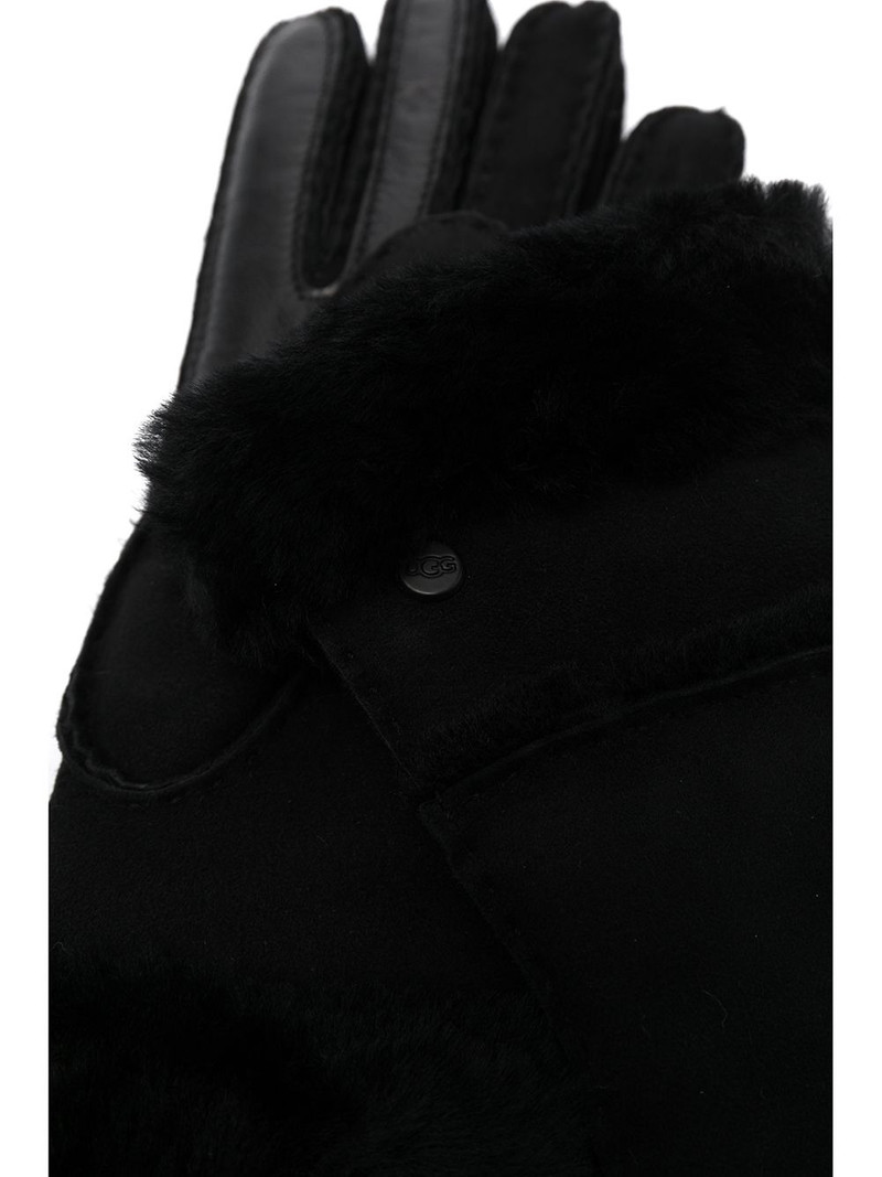 UGG logo plaque gloves outlook