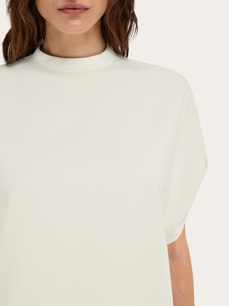 Crew neck T-shirt with turned up sleeve 4