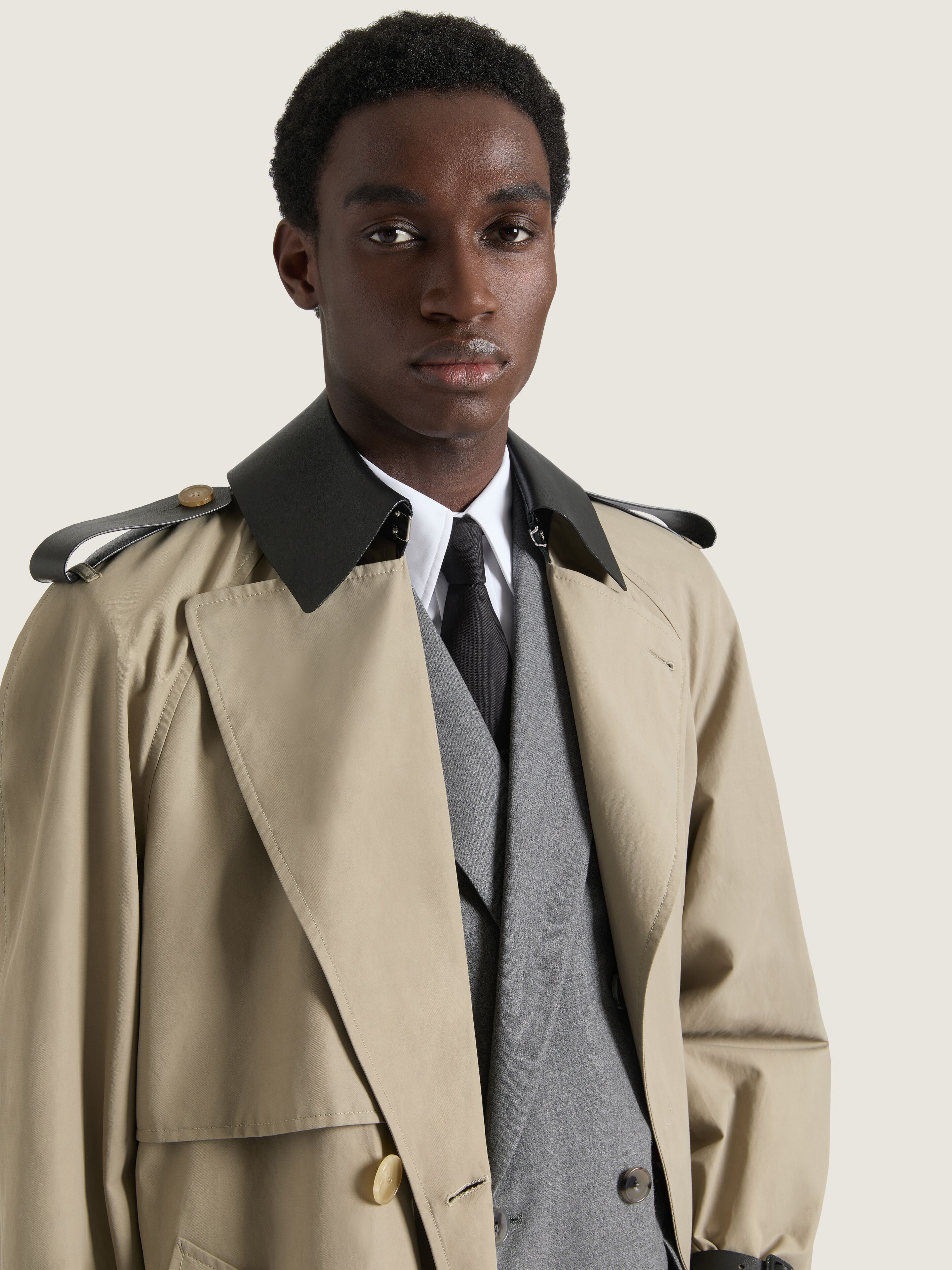 TRENCH-COAT IN COTTON WITH LEATHER DETAILS - 4