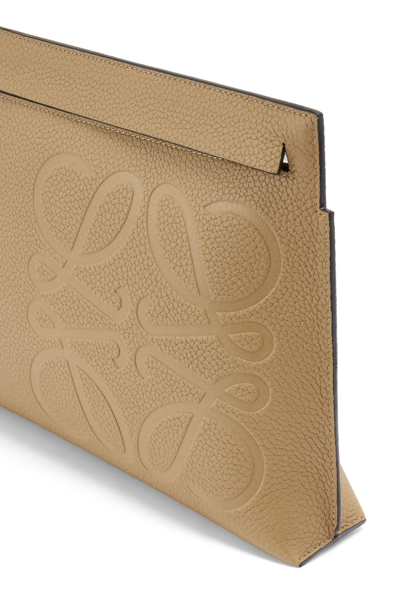 T Pouch in grained calfskin 5