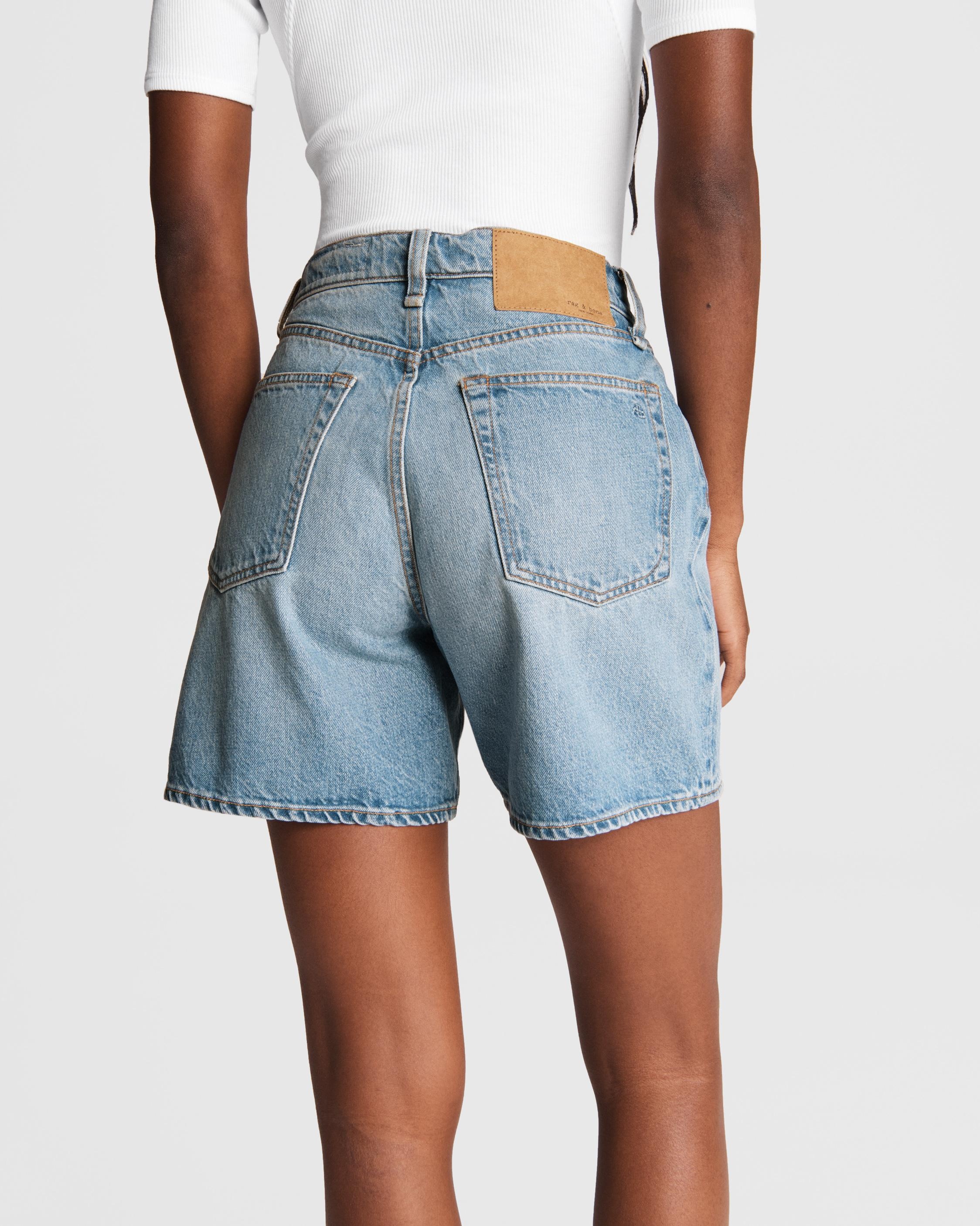 Maya High-Rise 6" Short - Tulip
Relaxed Fit Light Indigo Jean Short - 7