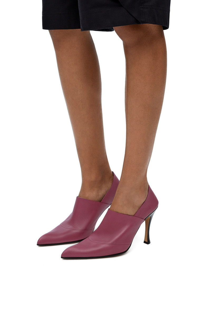 Loewe Comic pump in soft calfskin outlook