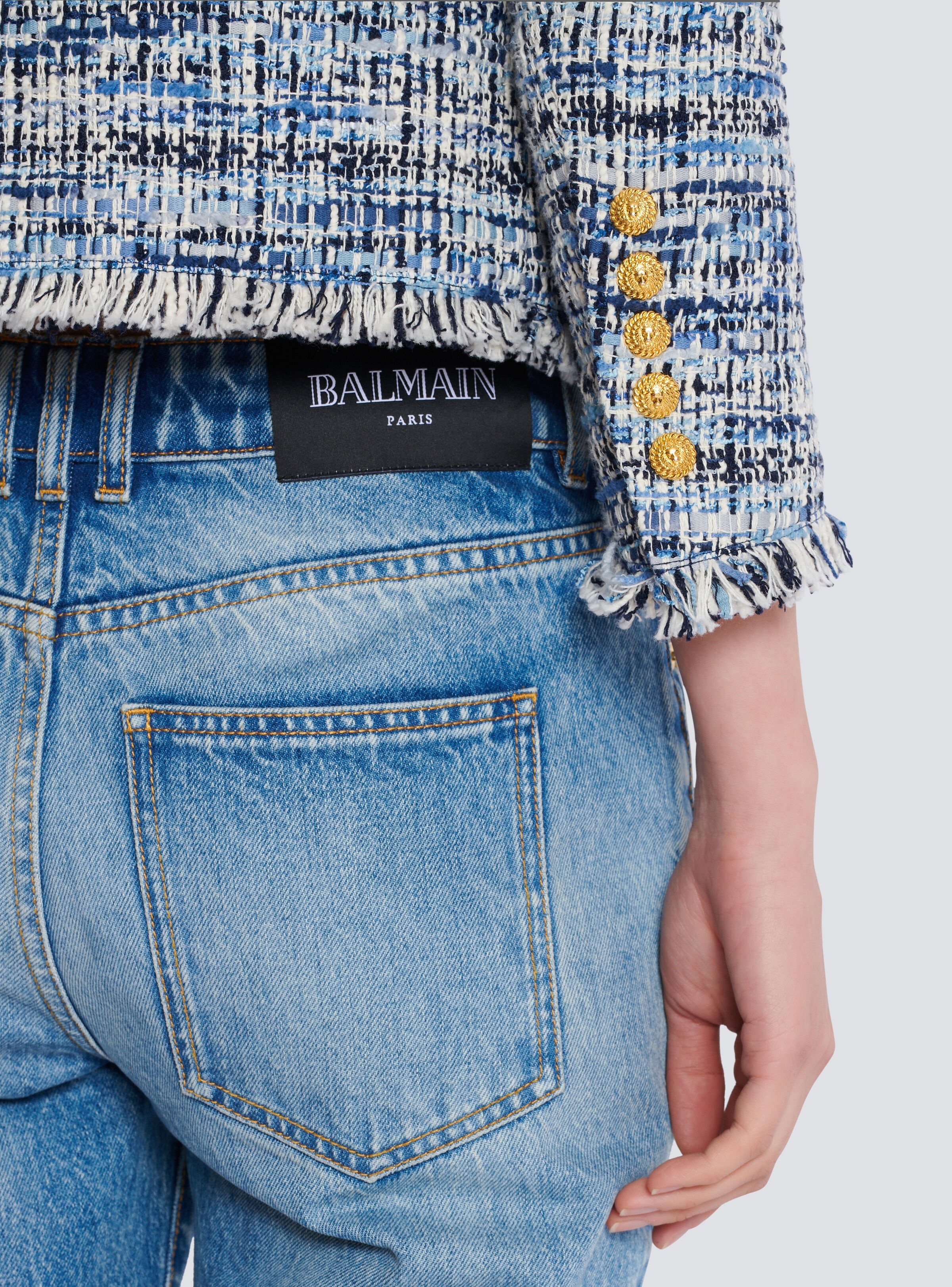 Cropped tweed edge-to-edge jacket with 8 buttons - 8
