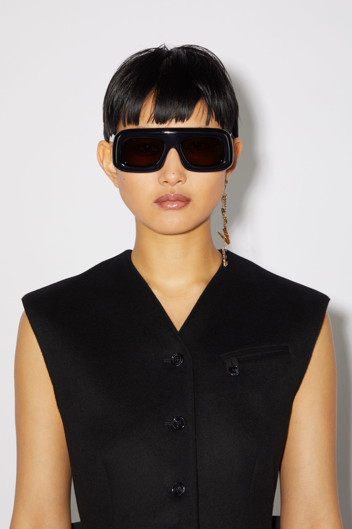 Fitted suit vest - Black - 6