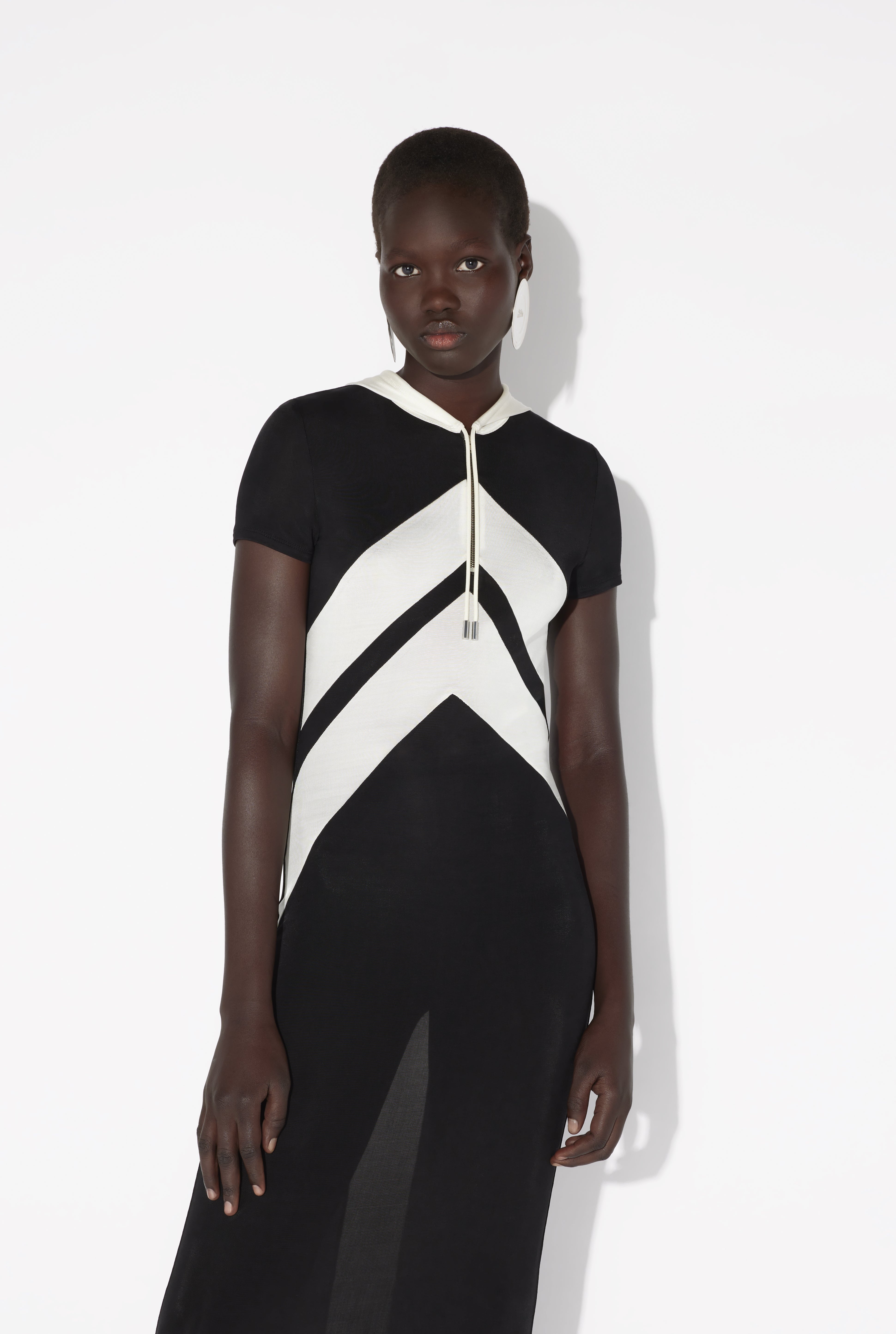 THE LONG BLACK DRESS WITH CHEVRONS - 4