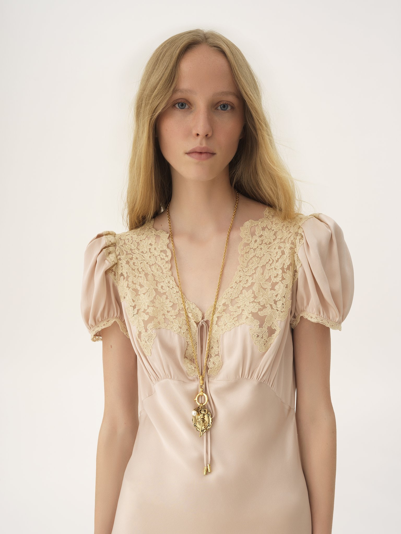THE CHÂTEAU TREASURES PENDANT NECKLACE - 2