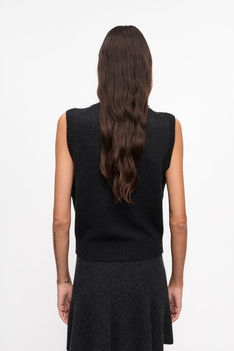 BLACK GRAPHIC BOW VEST 3