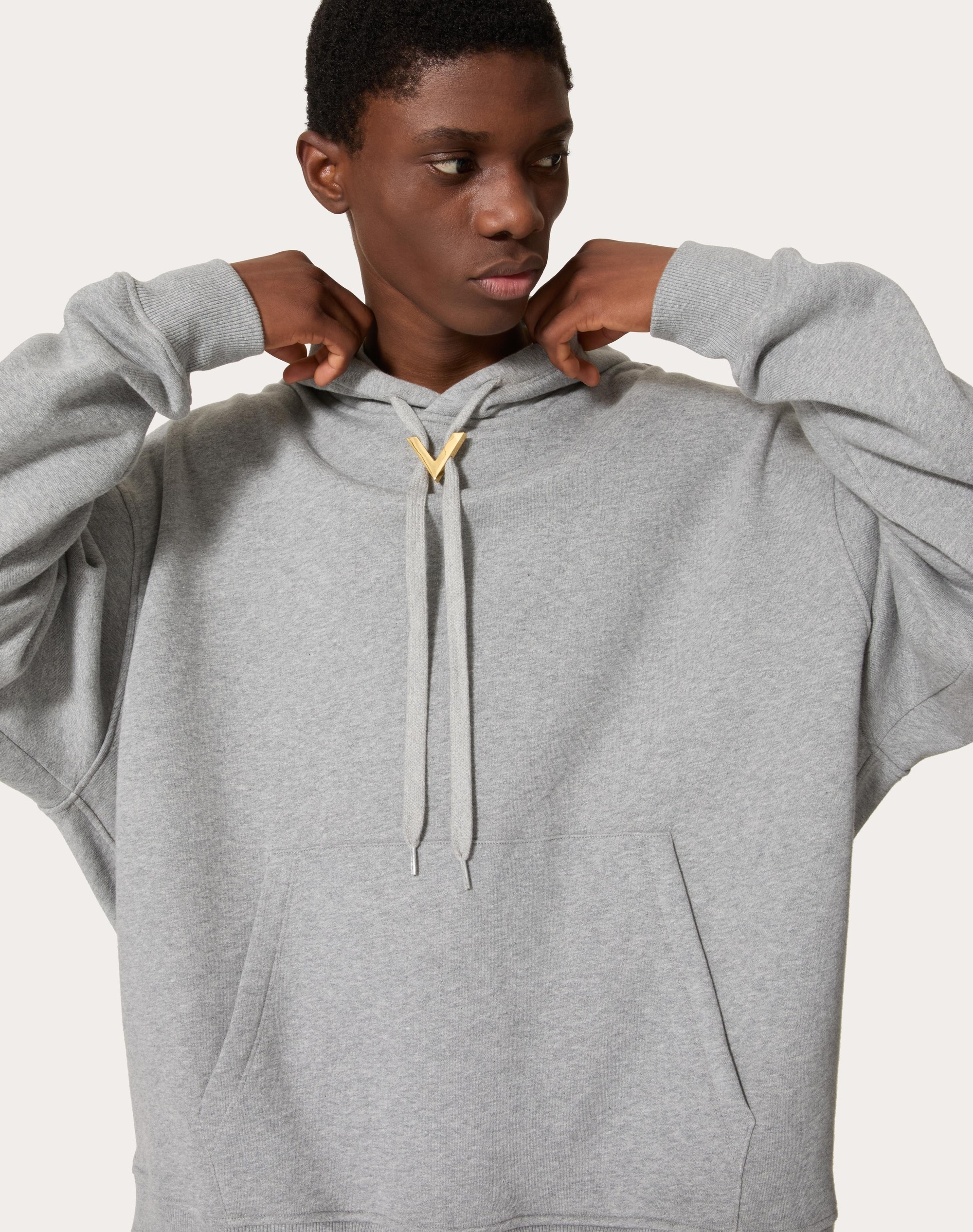 COTTON HOODED SWEATSHIRT WITH METALLIC V DETAIL - 5