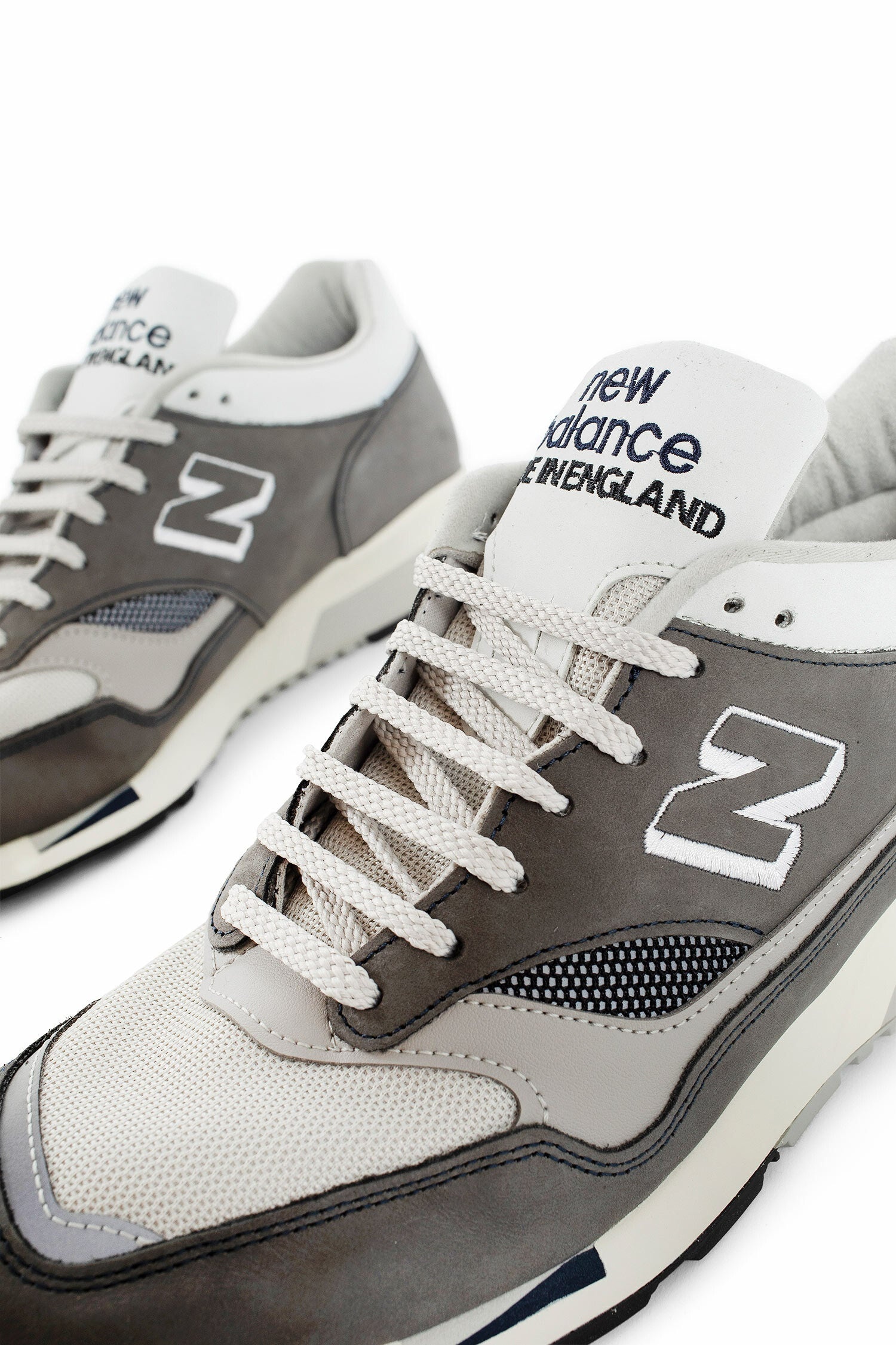 NEW BALANCE UNISEX GREY SNEAKERS - 6