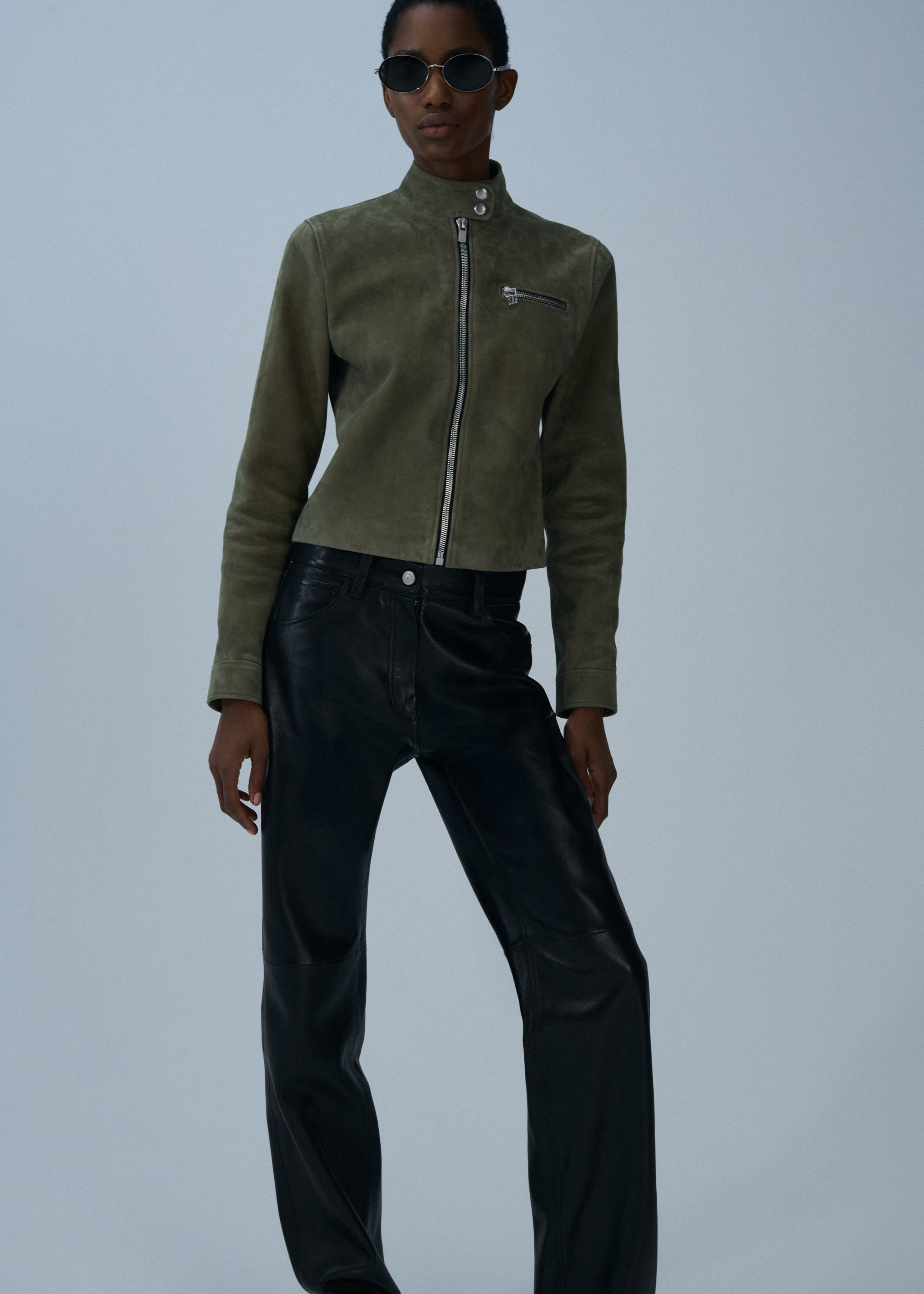 Fitted leather moto jacket in green suede - 3