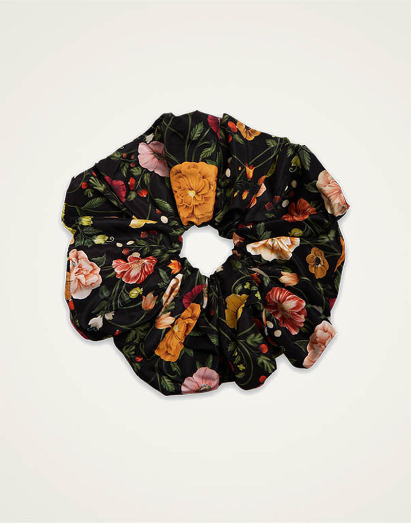 Giga Scrunchie 1