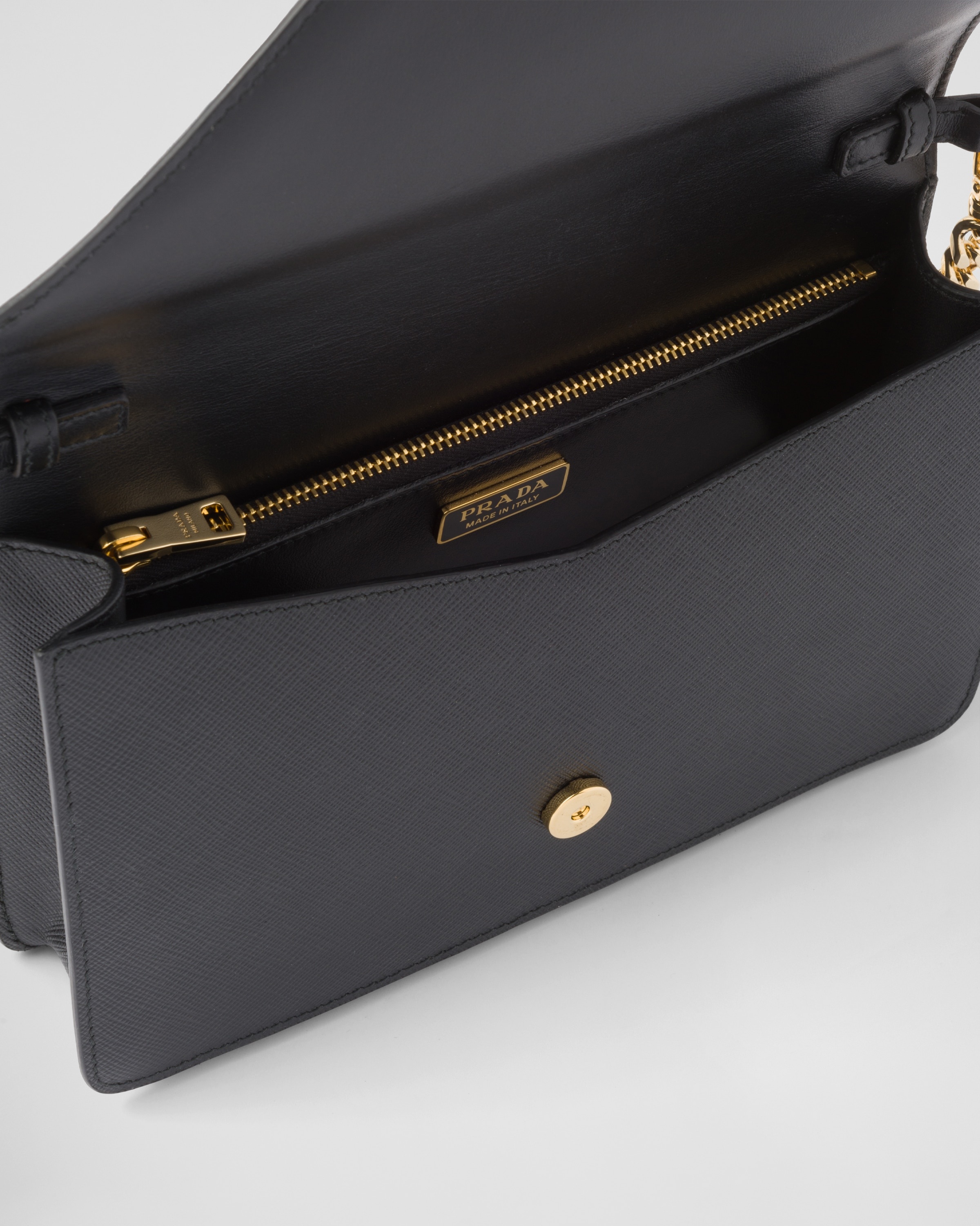 Saffiano leather shoulder bag - 5