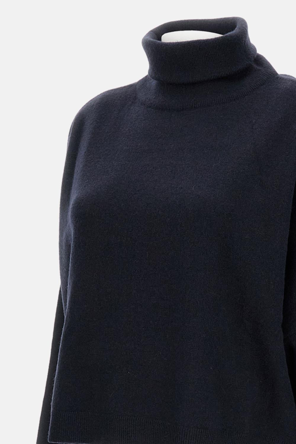 Short turtleneck sweater - 4