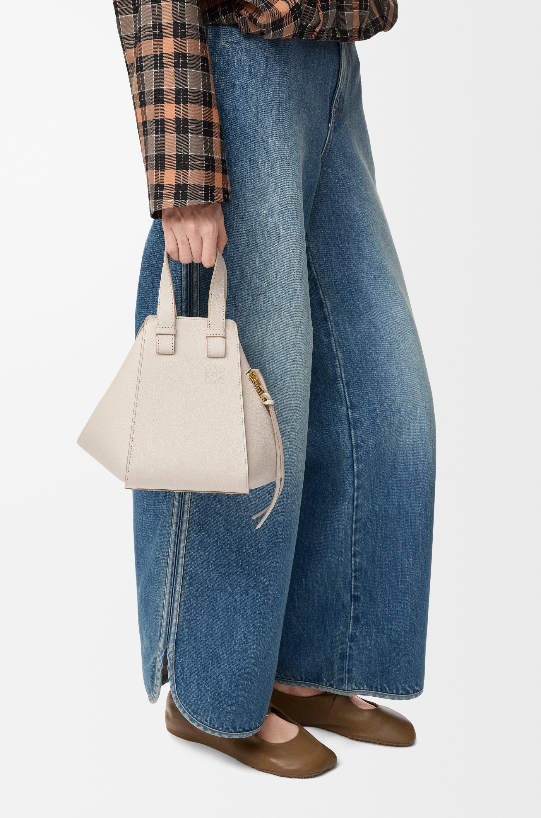 Compact Hammock bag in soft grained calfskin - 3
