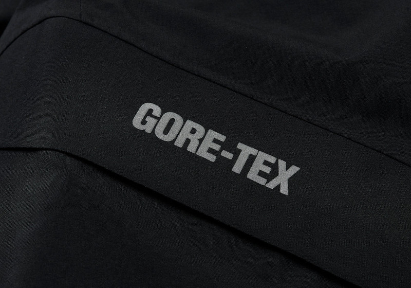 GORE-TEX R-TEK CARGO SHORT BLACK 7