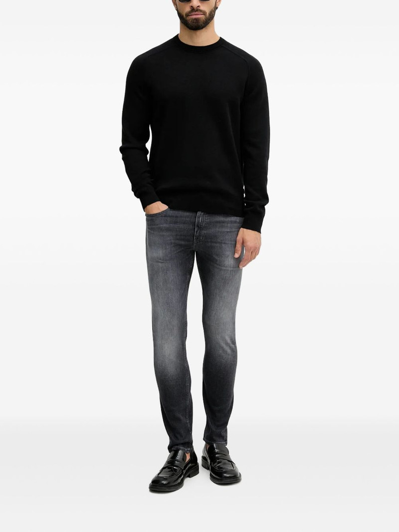 BOSS logo-patch jeans outlook