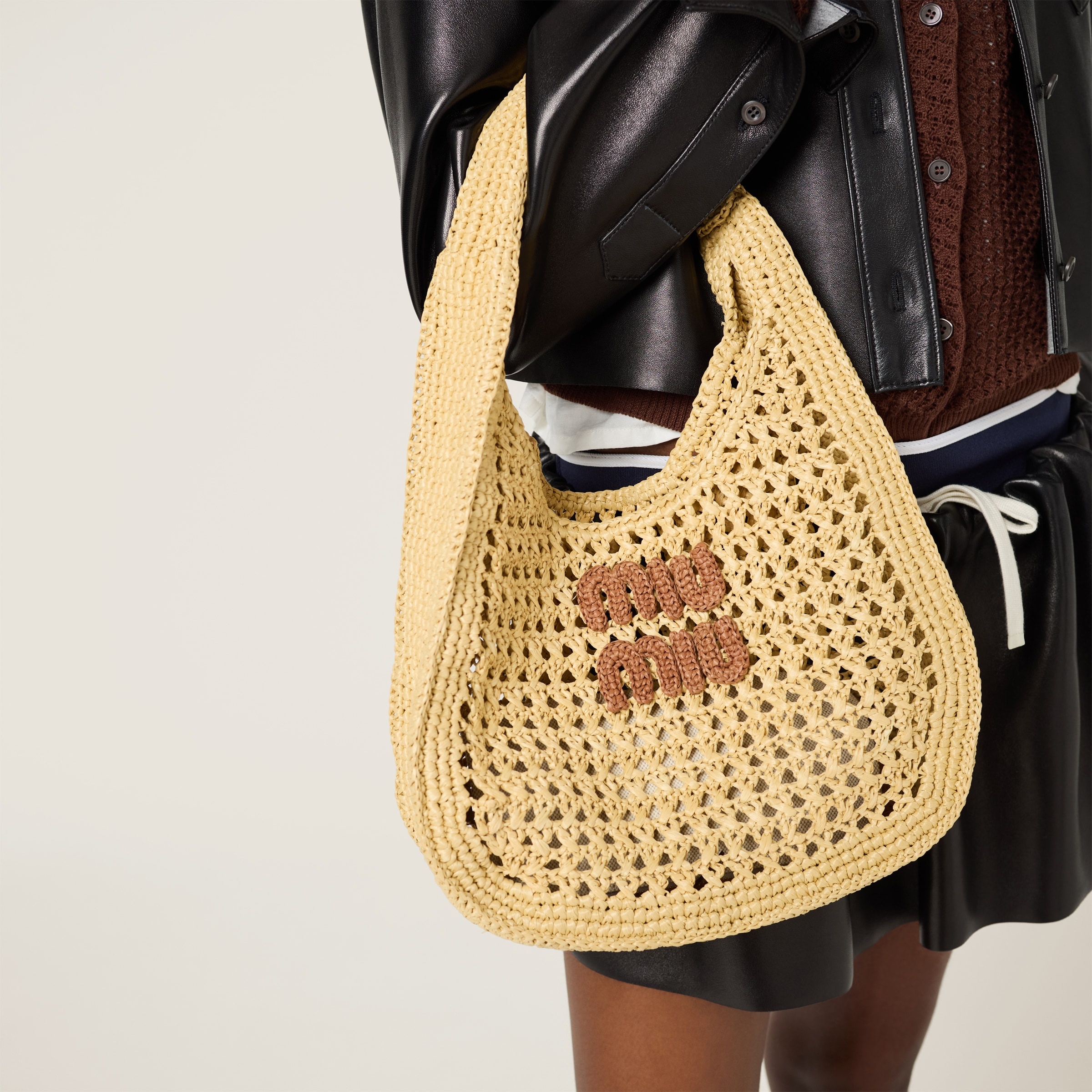 Raffia-effect woven hobo bag - 5
