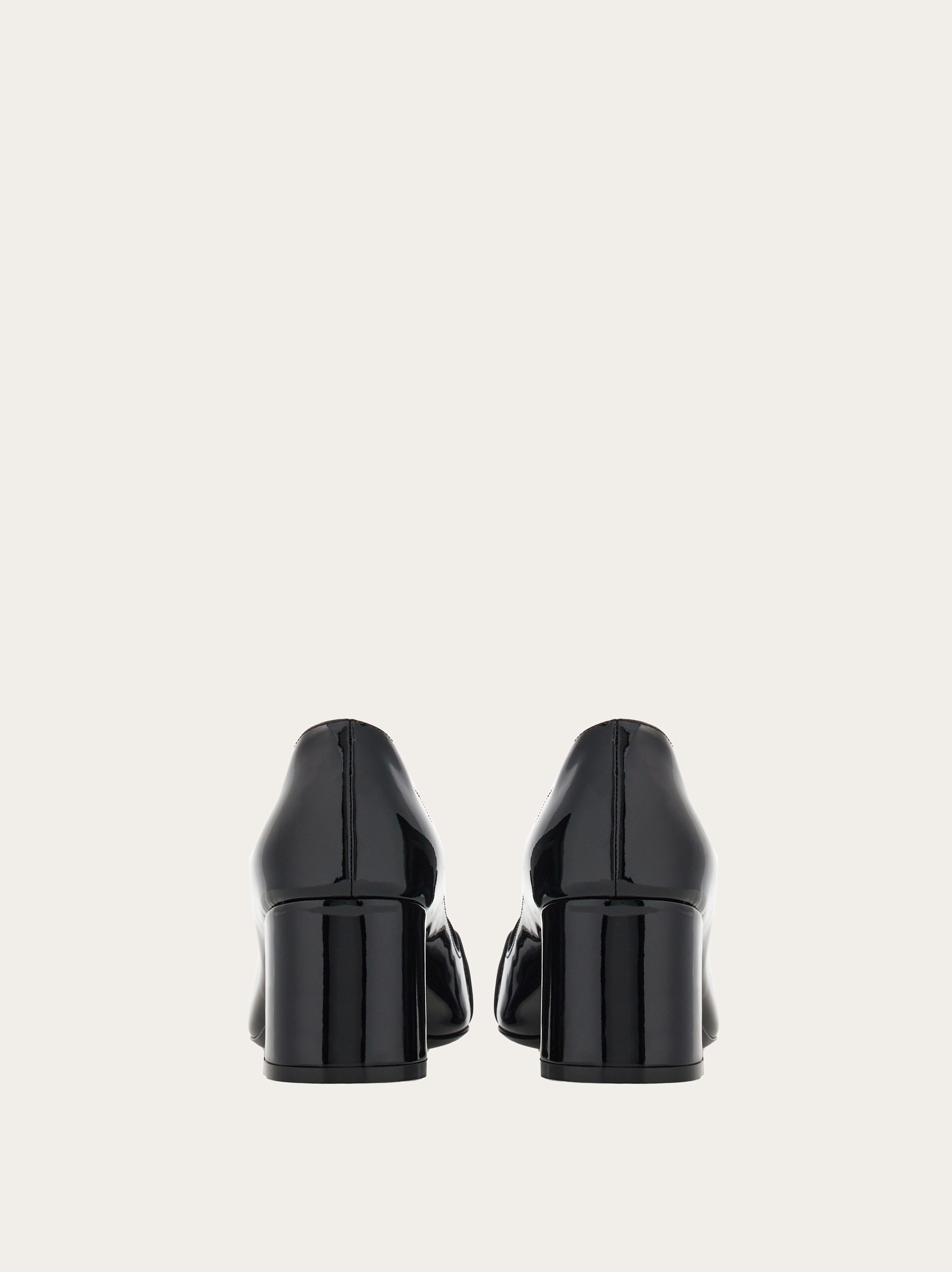 Pump with Gancini ornament - 4