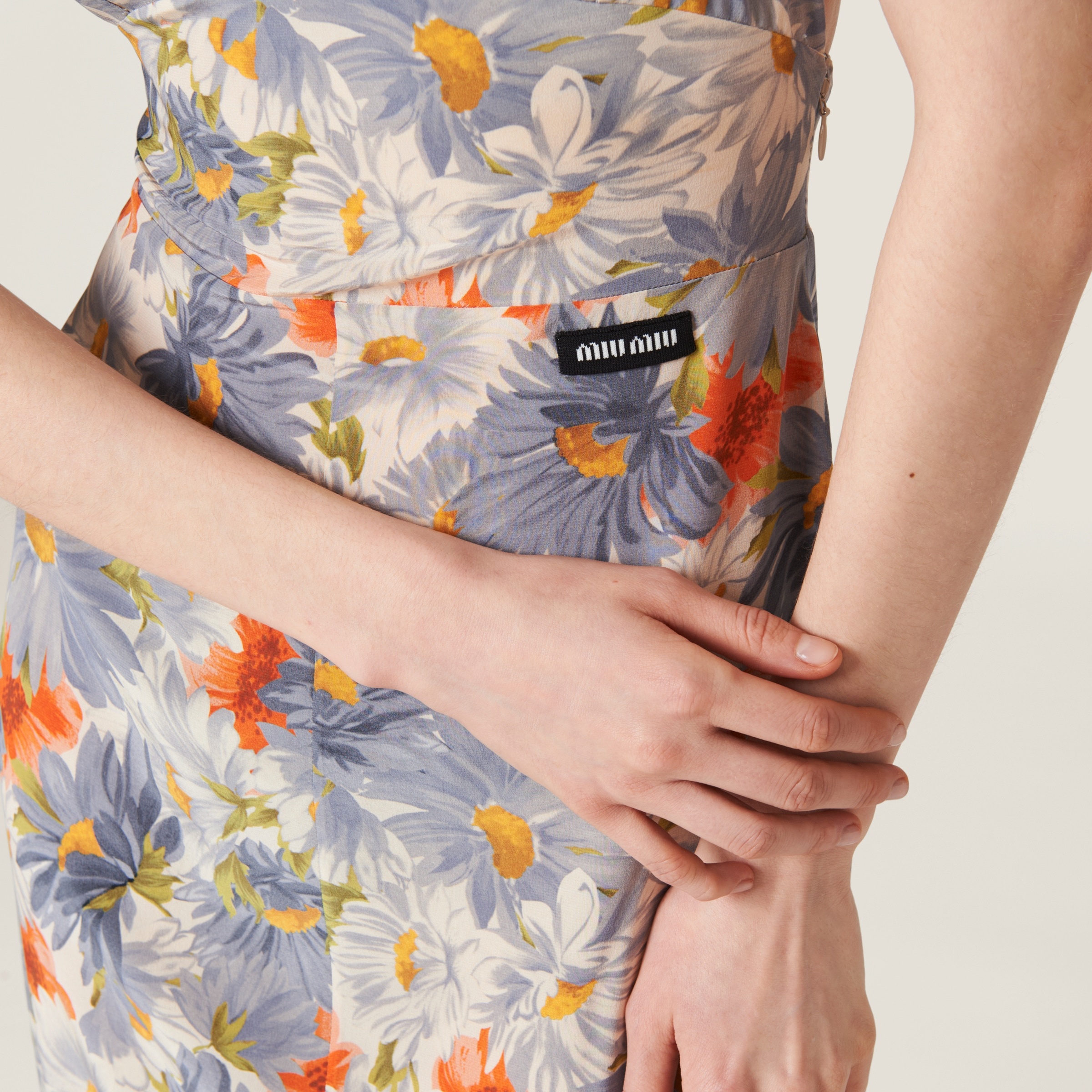 Floral print pleated marocain dress - 5