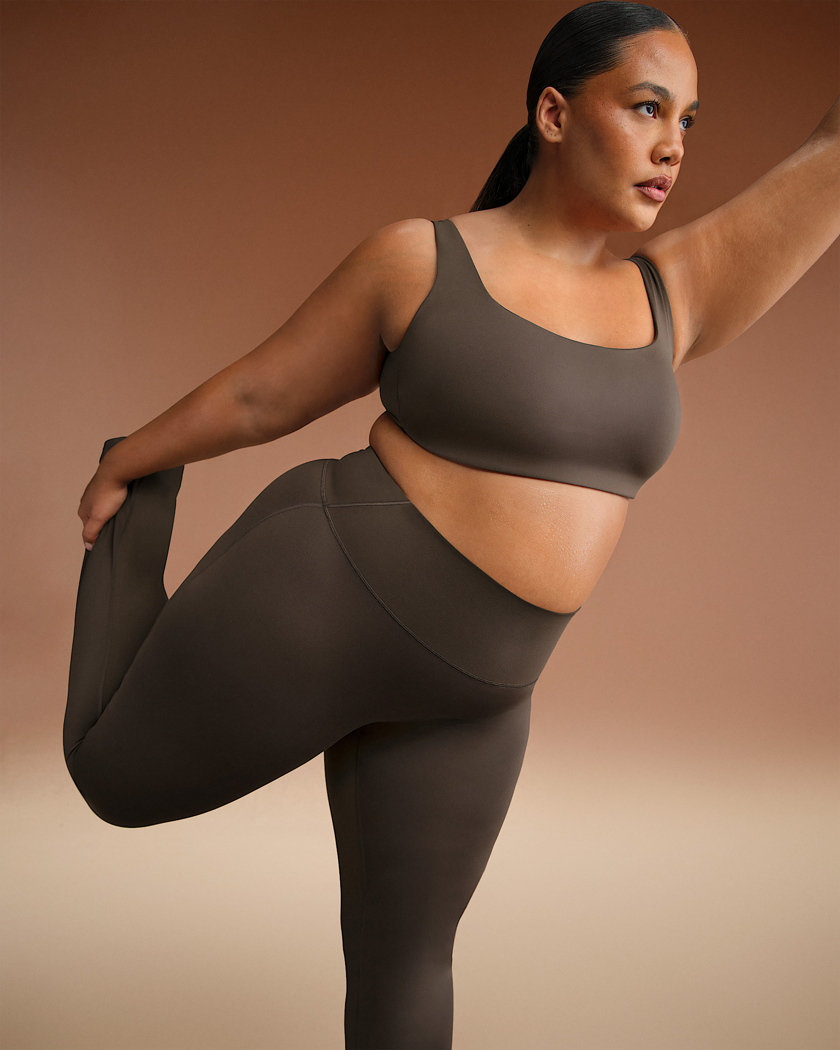 NikeSKIMS Matte Women's High-Waisted Slim Flared Leggings - 9