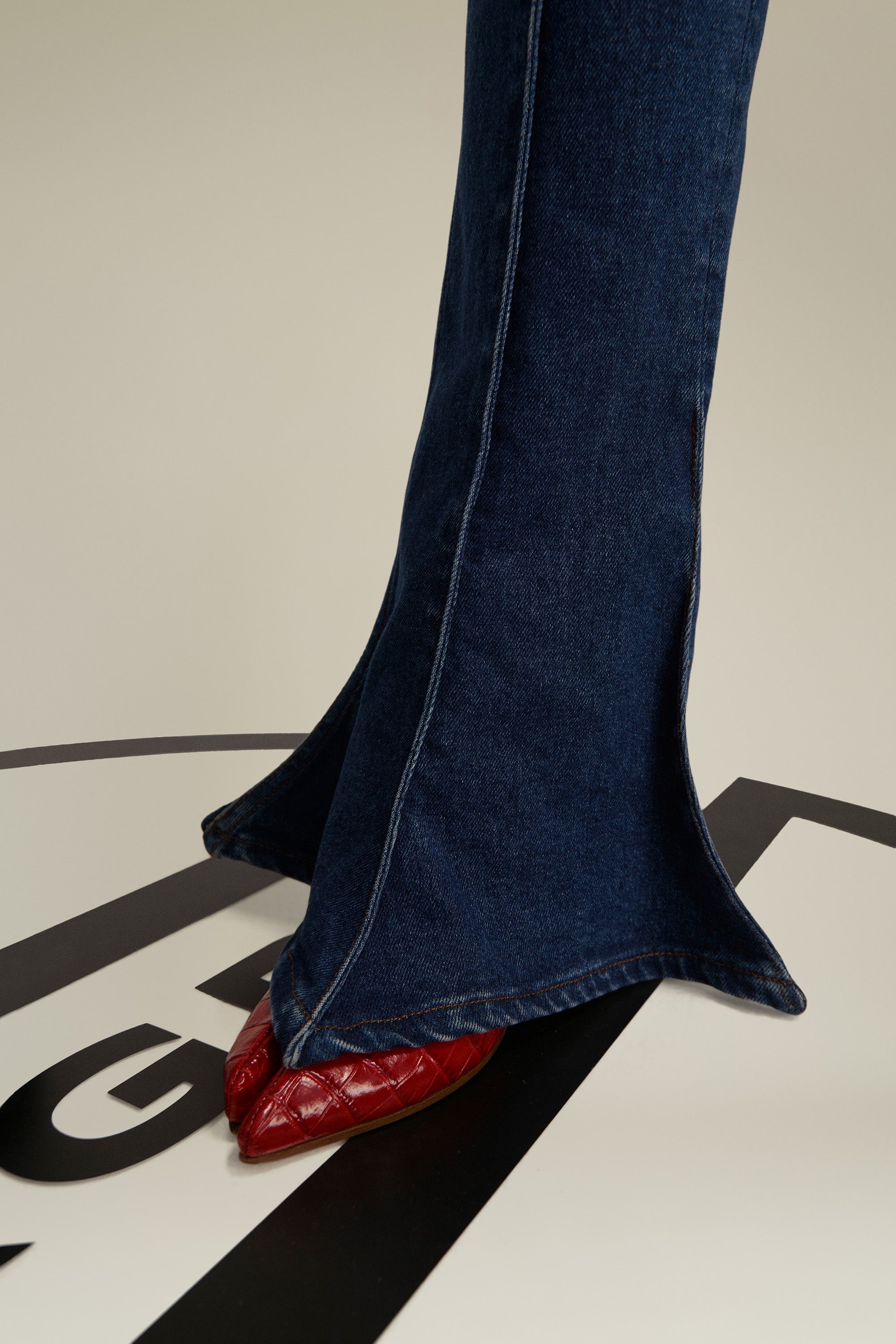 Classic Trumpet Jeans - 3