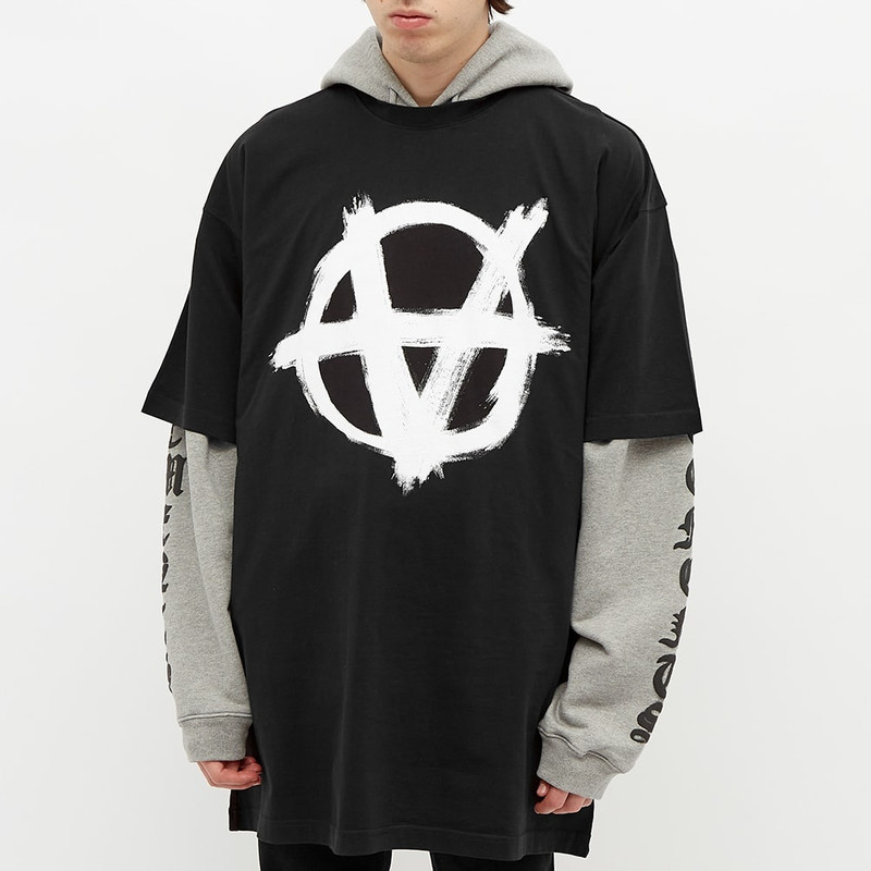 VETEMENTS Oversized Anarchy Gothic Logo Tee 4