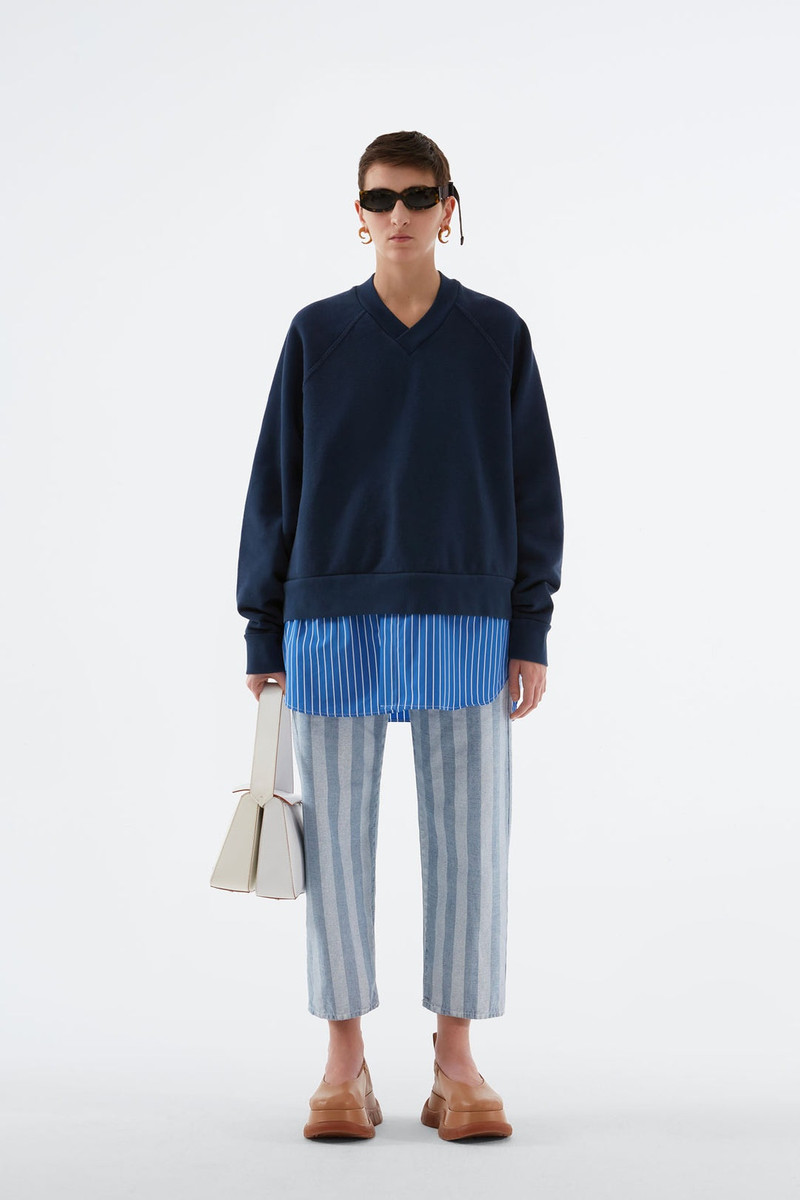 SUNNEI DARK BLUE V NECK SWEATSHIRT outlook