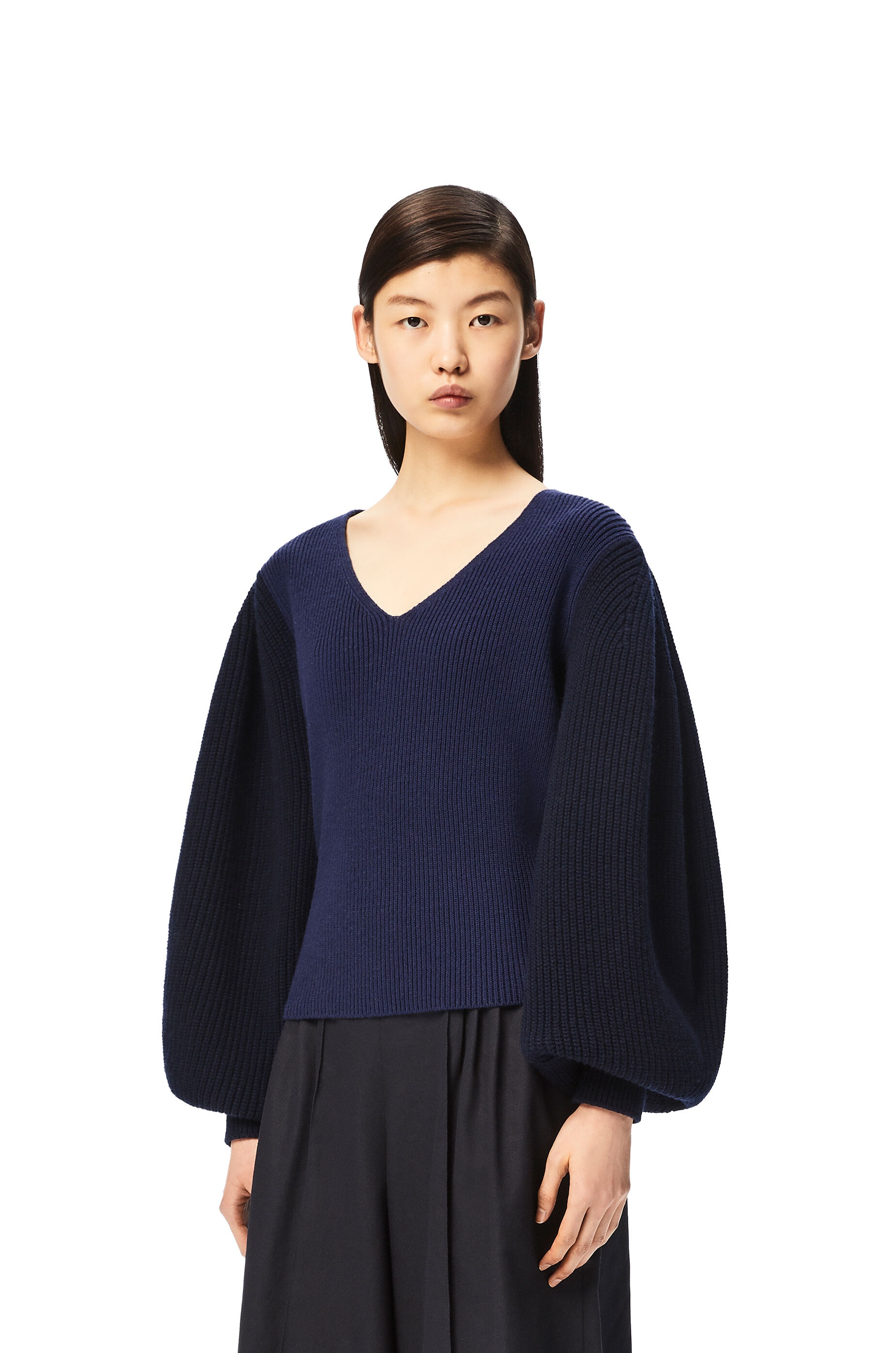 Balloon sleeve V-neck sweater in wool - 3