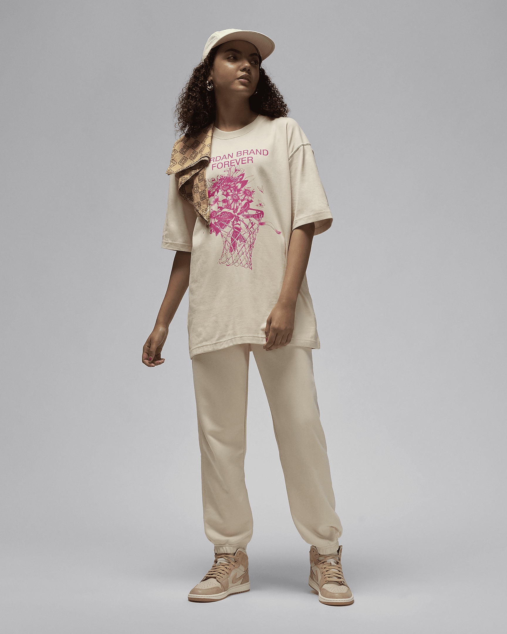 Jordan Women's Oversized Graphic T-Shirt - 6