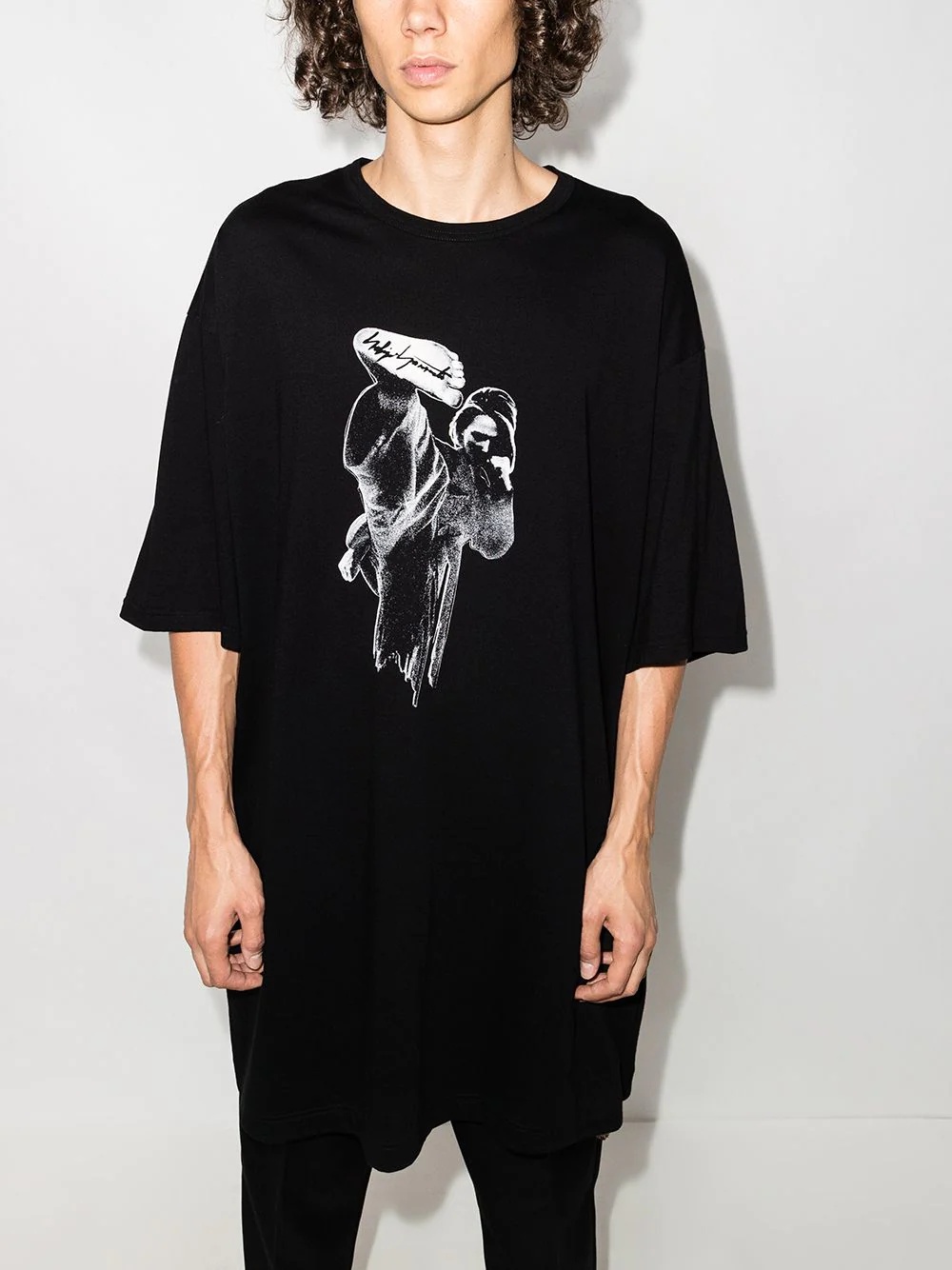 graphic-print oversized T-shirt - 2