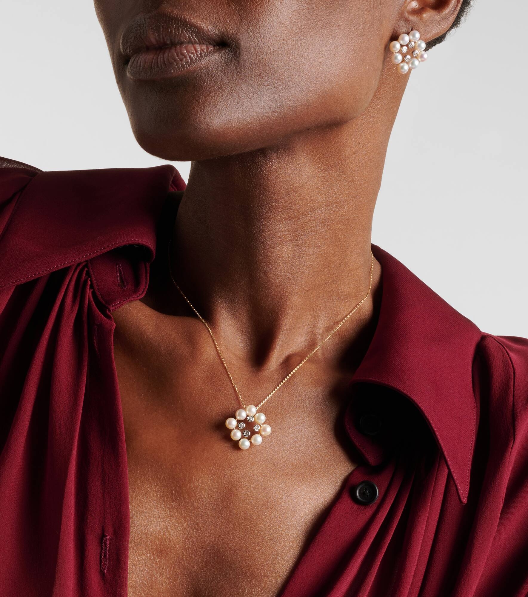 Cluster 14kt gold pendant necklace with pearls and diamonds - 3