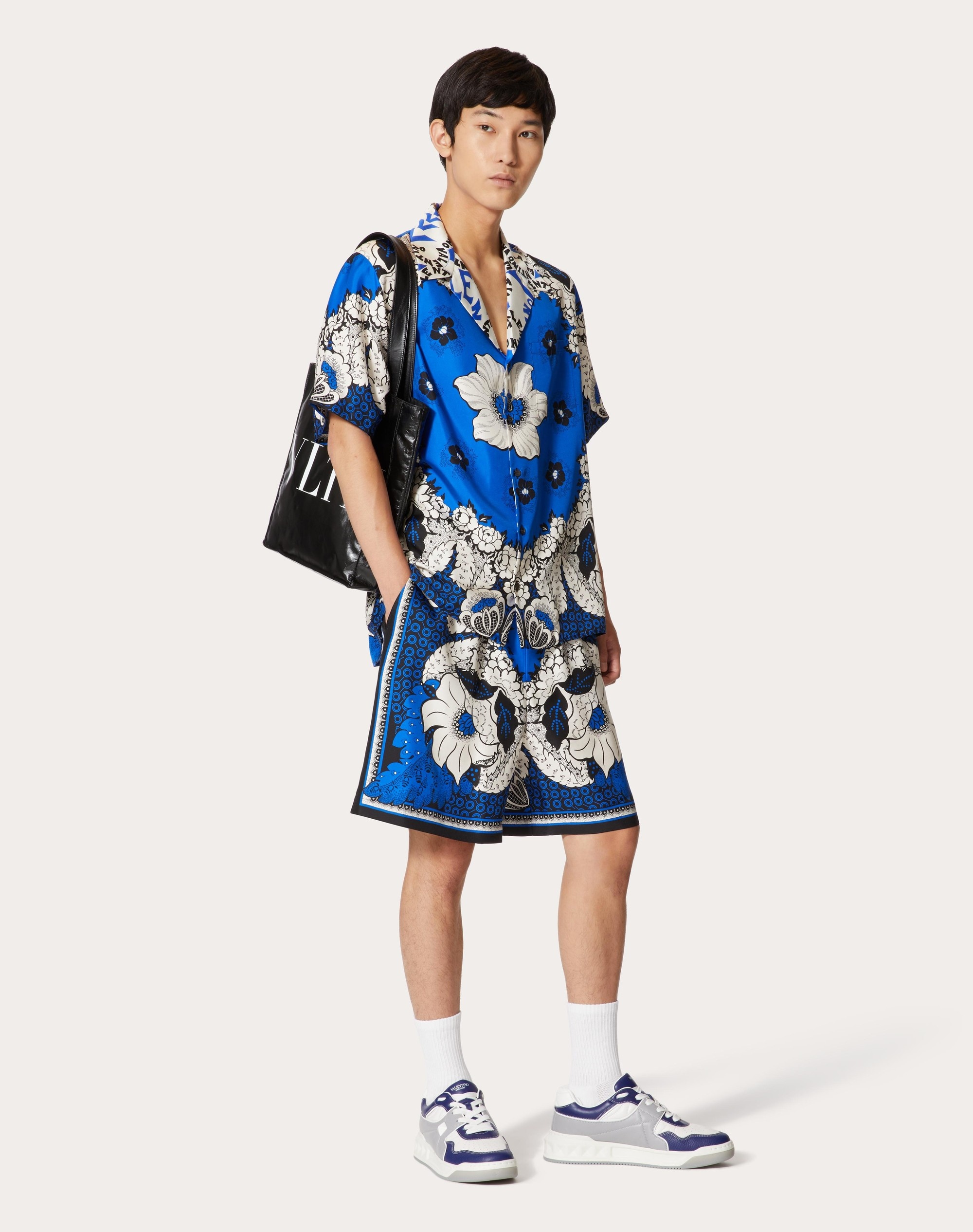 SILK TWILL BOWLING SHIRT WITH VALENTINO BANDANA FLOWER PRINT - 2