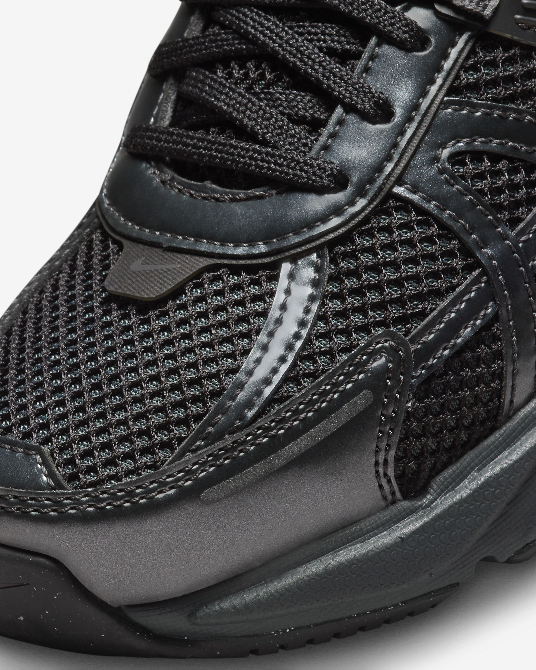 Nike V2K Run Shoes - 7