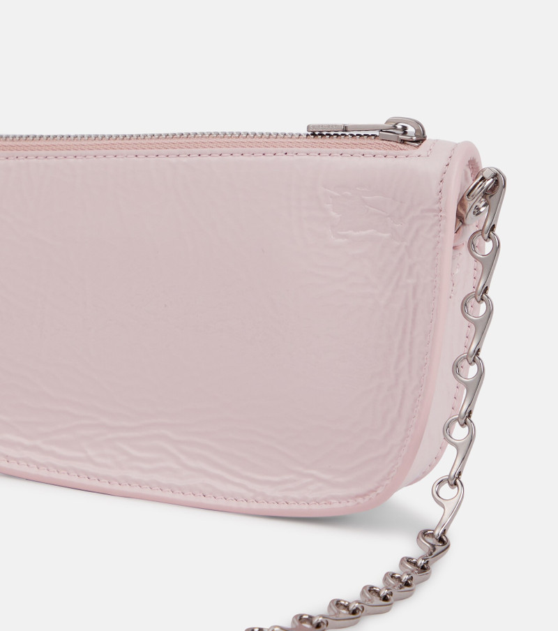 Burberry asymmetric 가죽 crossbody 부대 outlook