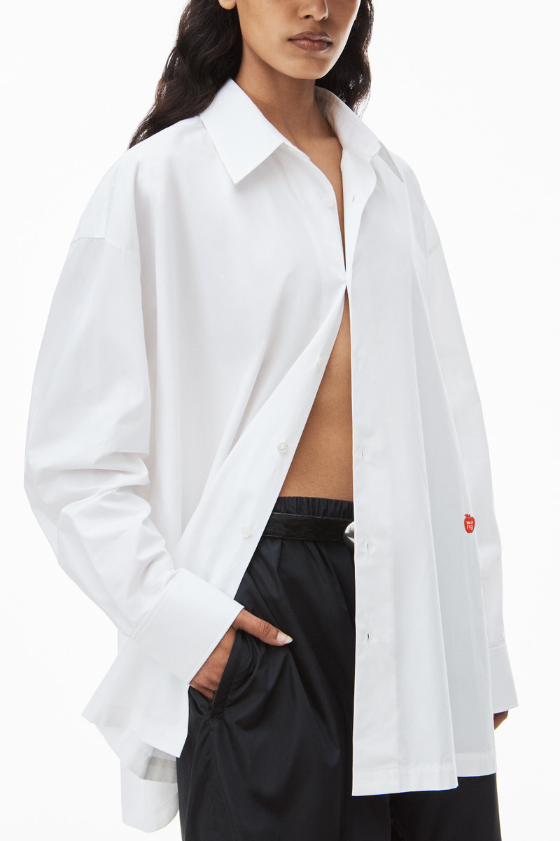 button up boyfriend shirt in compact cotton with apple logo patch 3
