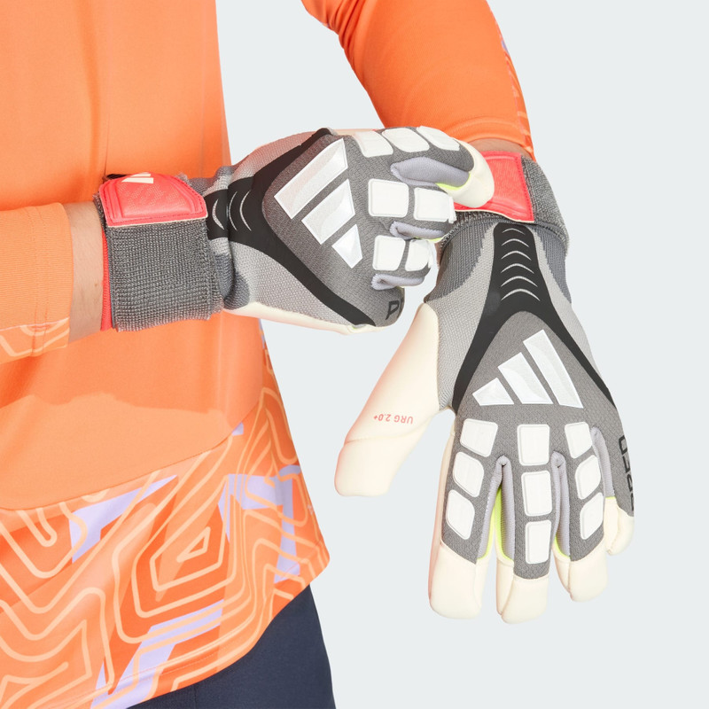 PREDATOR GOALKEEPER GLOVE PRO HYBRID STRAP 4