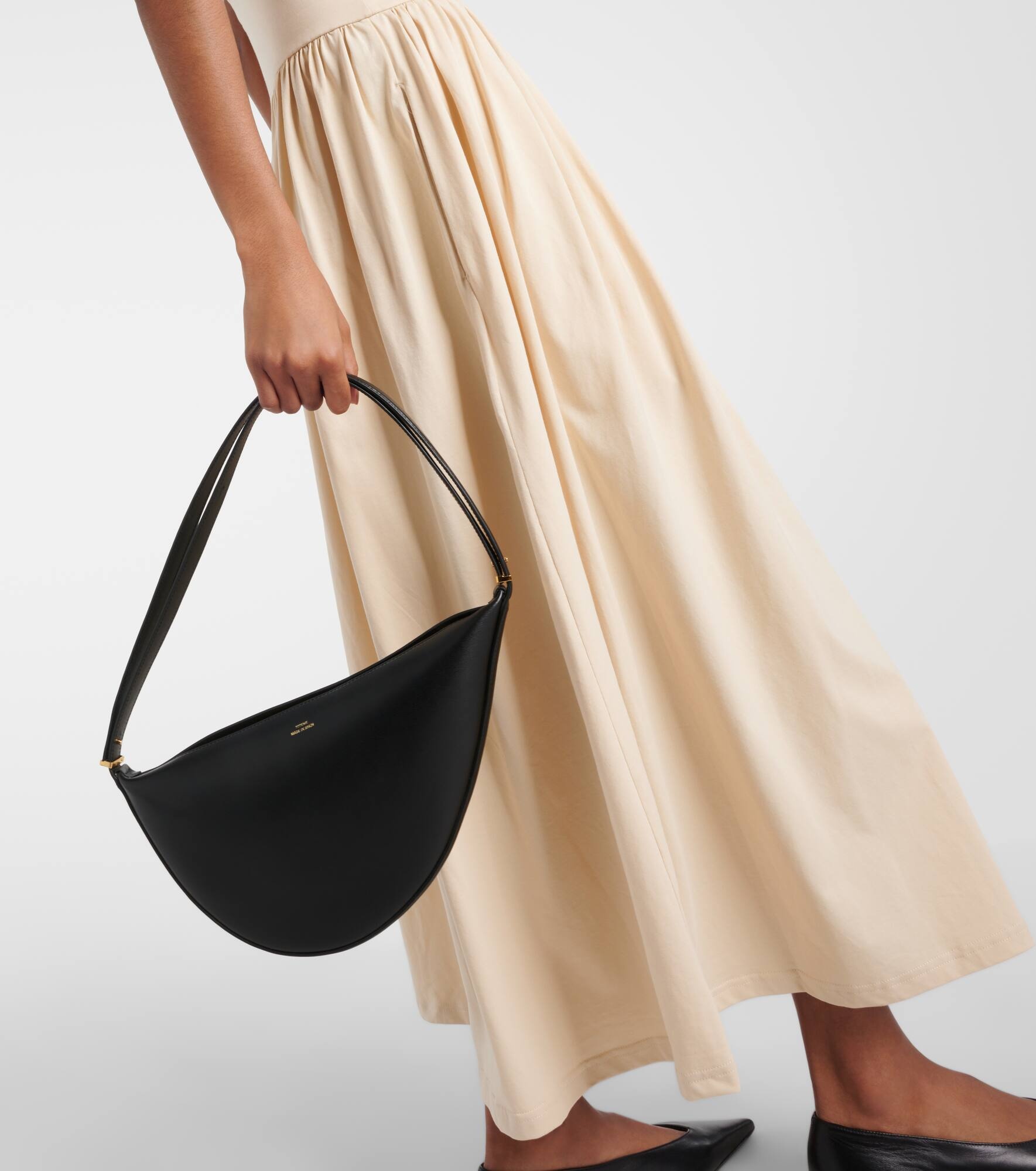 Scooped leather shoulder bag - 6