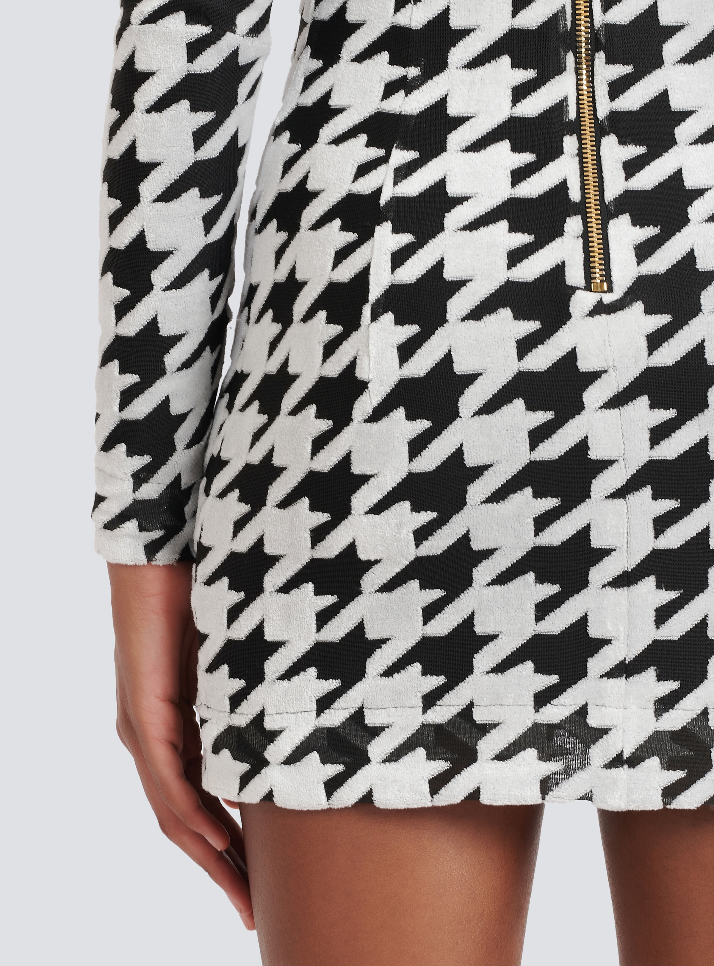 Short houndstooth print velvet dress - 10