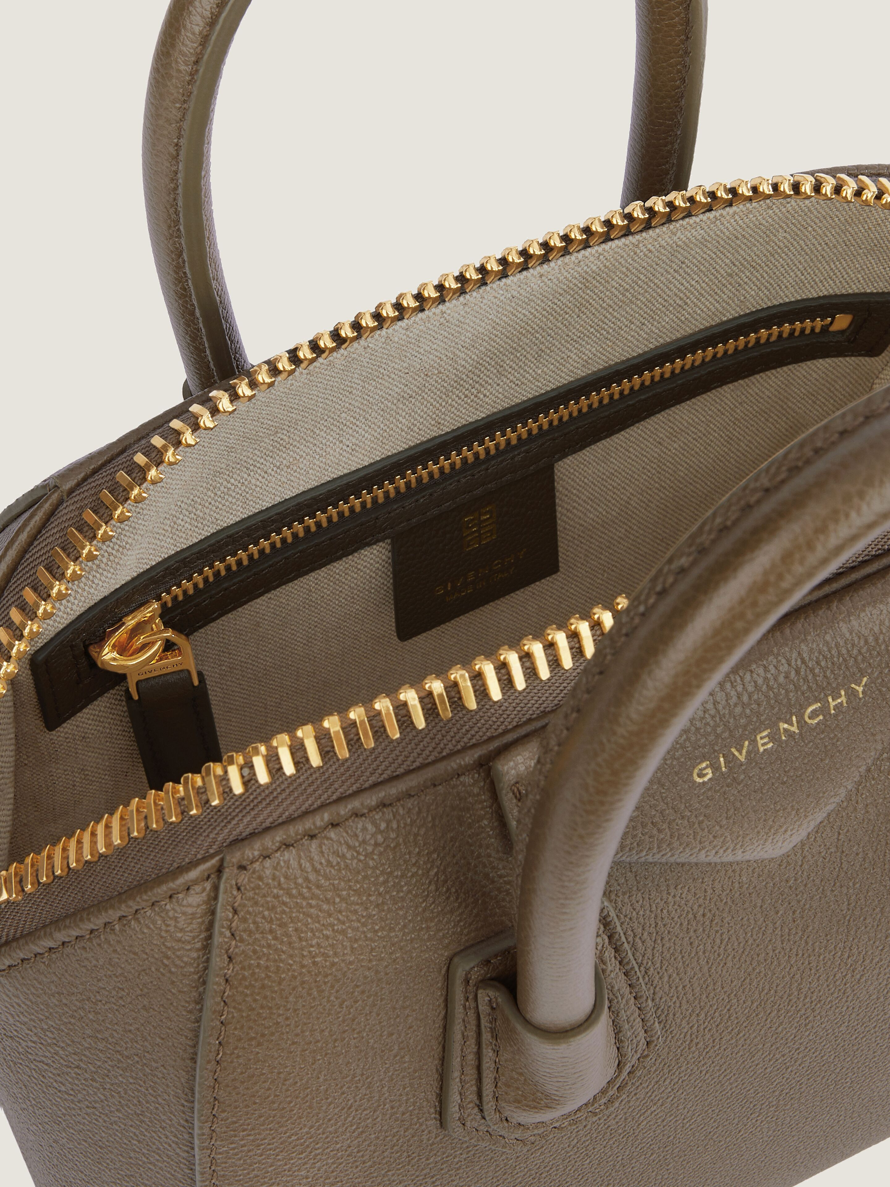 SMALL ANTIGONA BAG IN GRAINED LEATHER - 4