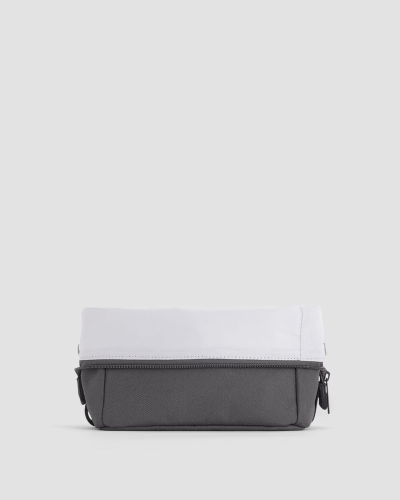 EVERLANE THE RENEW TRANSIT CATCH-ALL CASE outlook