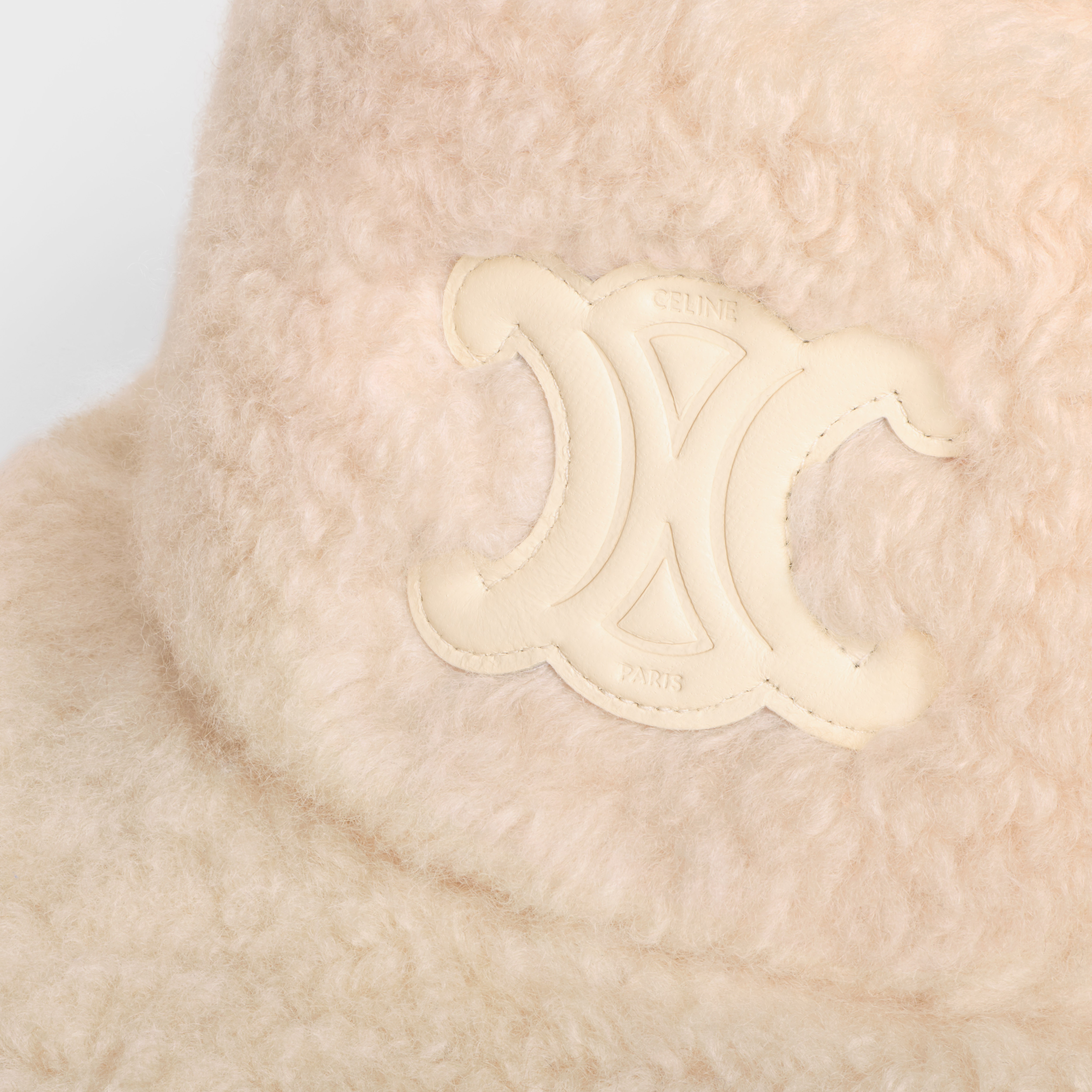 Triomphe bucket hat in Sherpa cashmere - 3