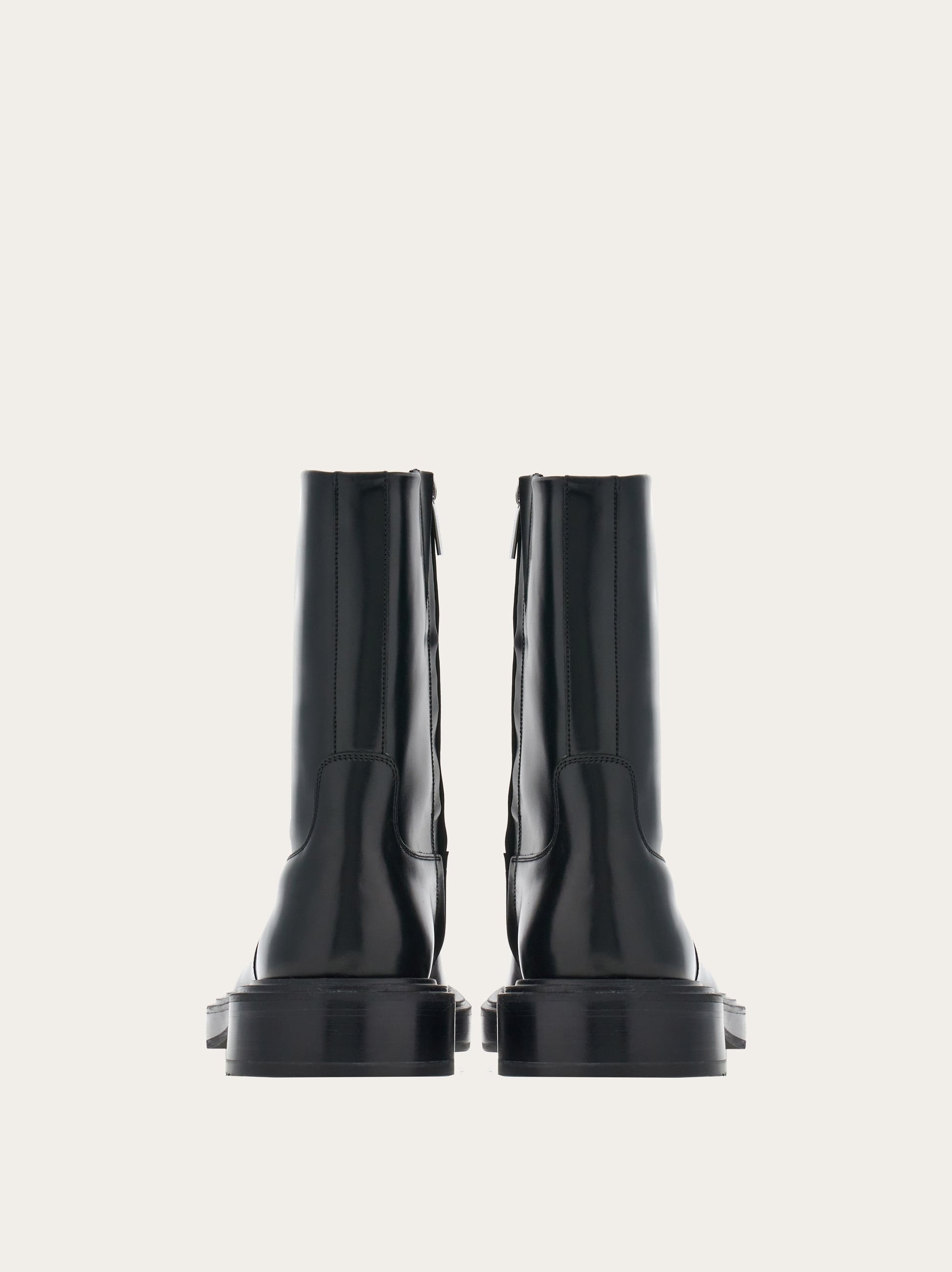 Ankle boot with rounded toe - 3