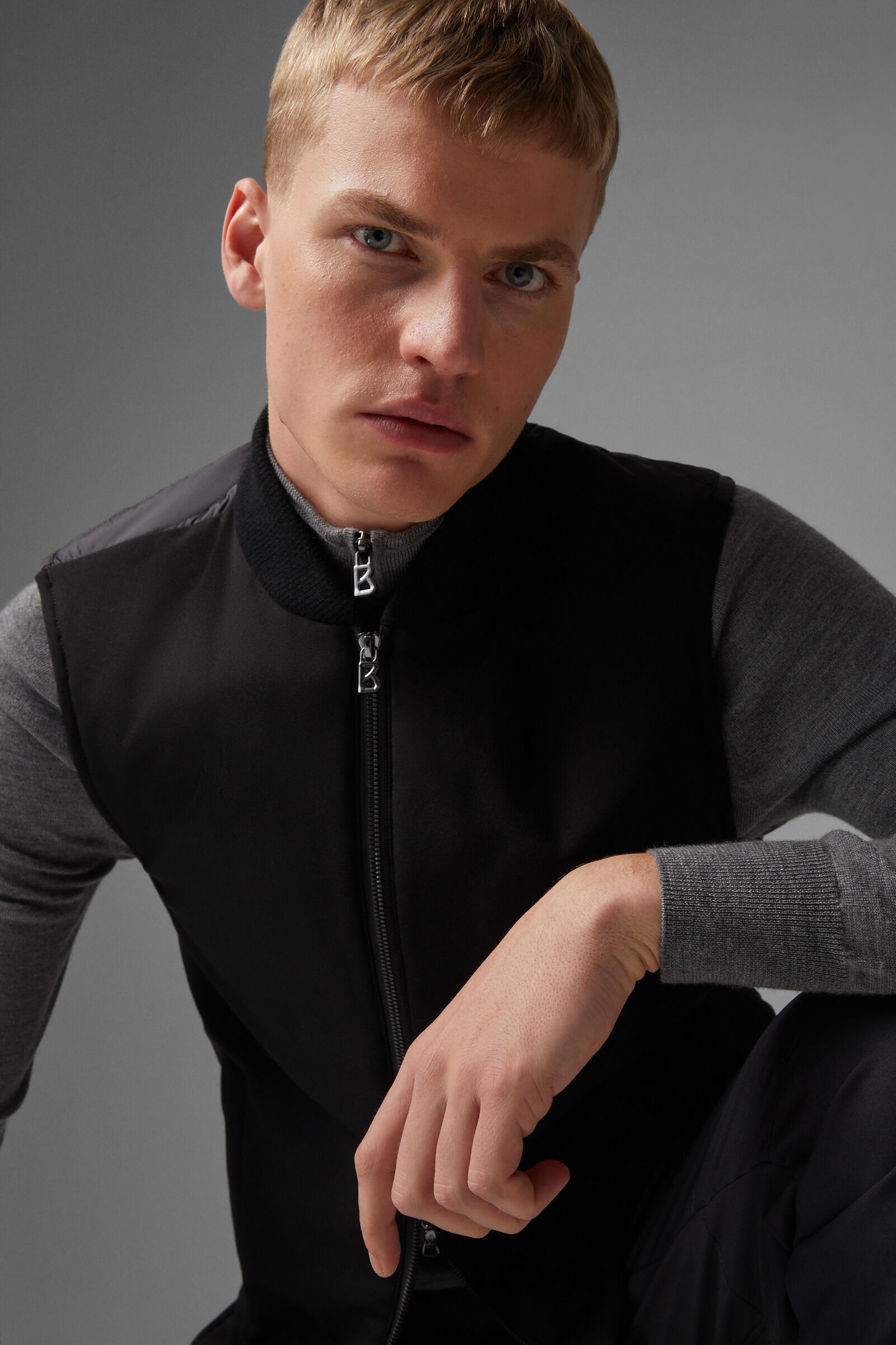 Alain vest in Black - 5
