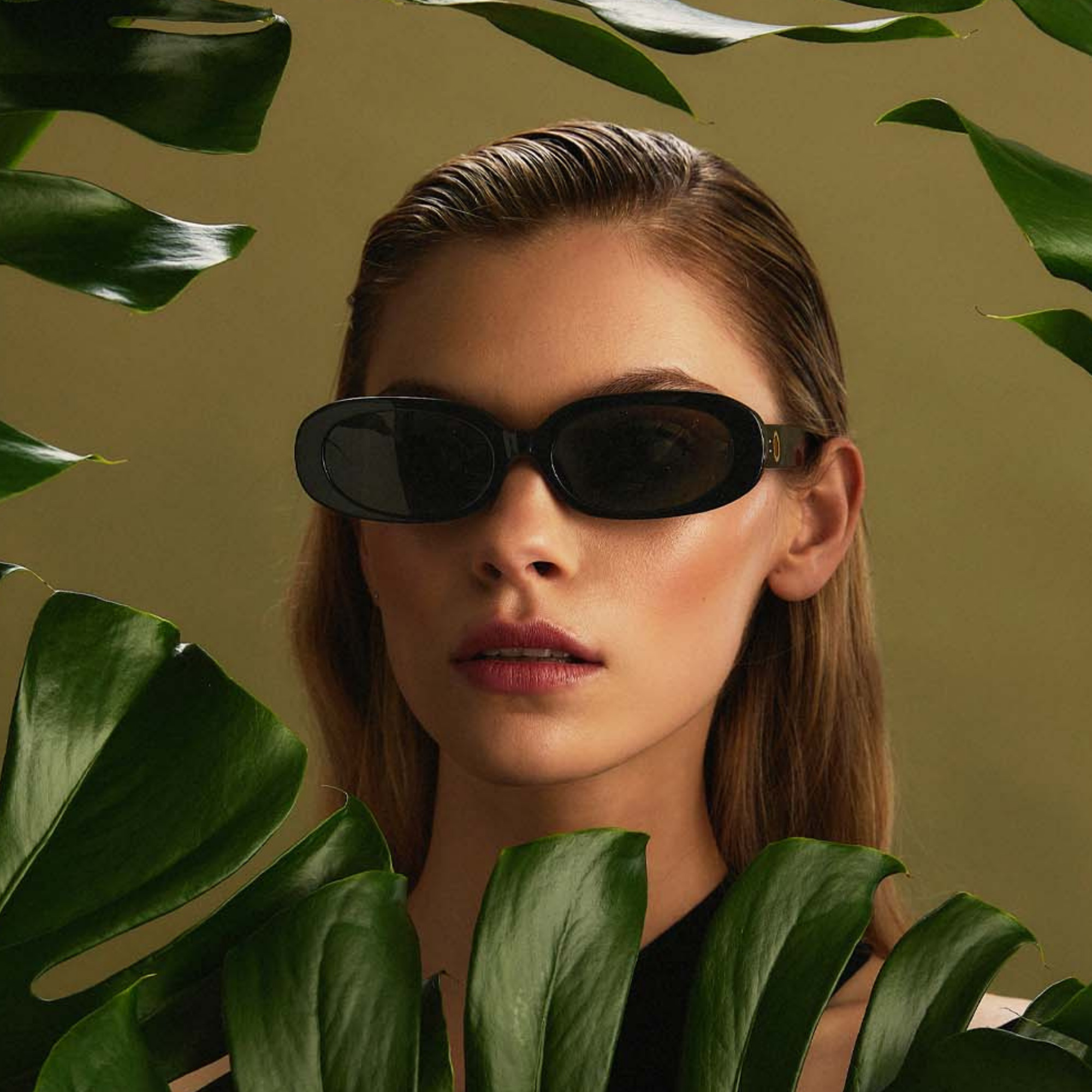 サングラス Linda Farrow Cara Sunglass LINDA FARROW CARA OVAL SUNGLASSES IN BLACK | REVERSIBLE