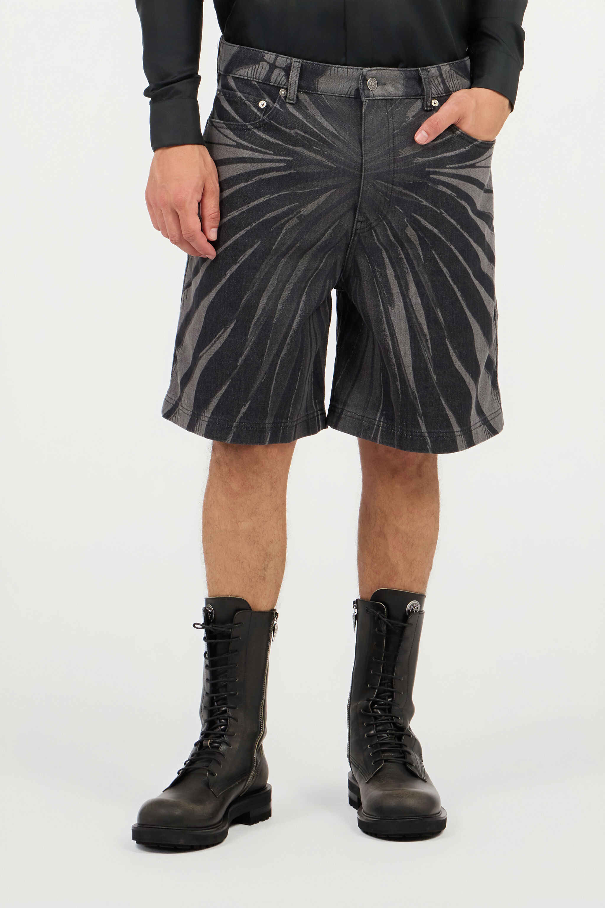 Ray Of Gold Print Bermuda Shorts - 3