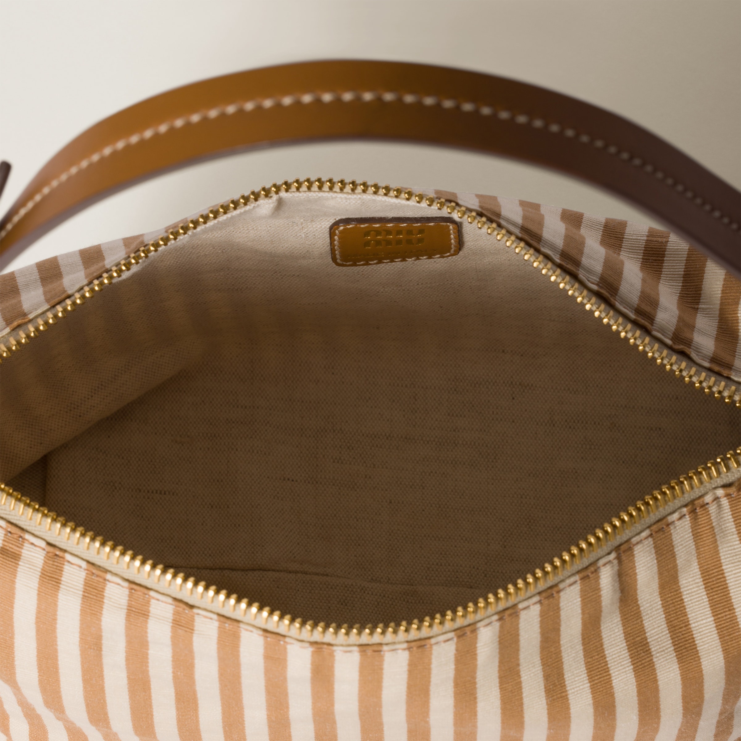 Jacquard fabric pouch with logo - 4